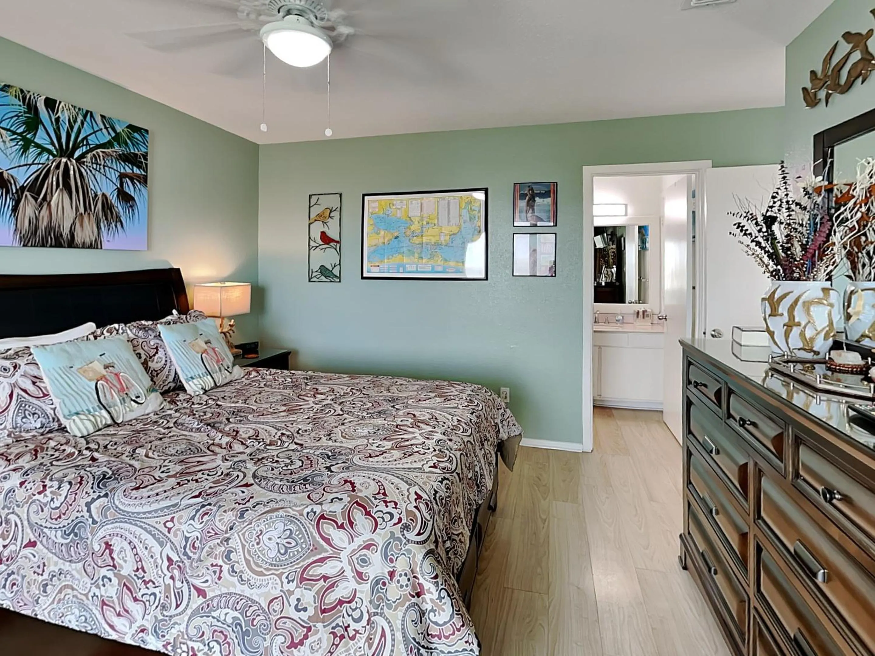 Property building, Bed in Golden Gull