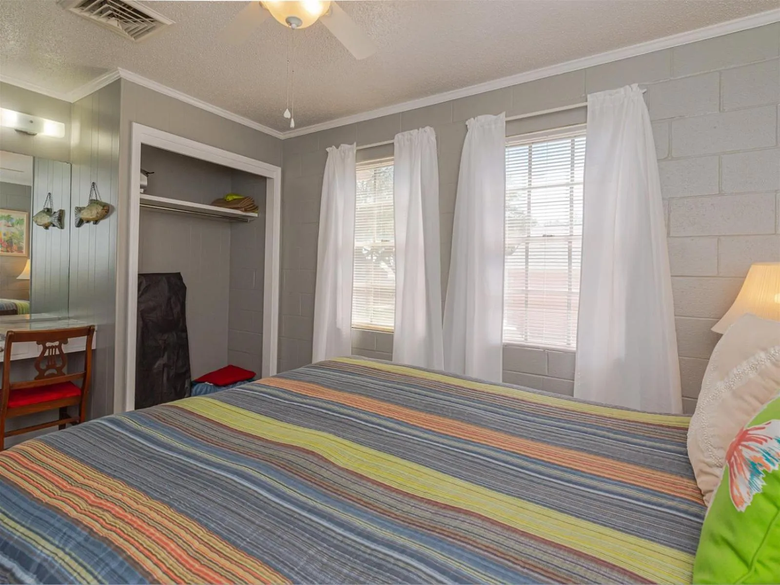 Property building, Bed in Sea Gun Bayhome #128