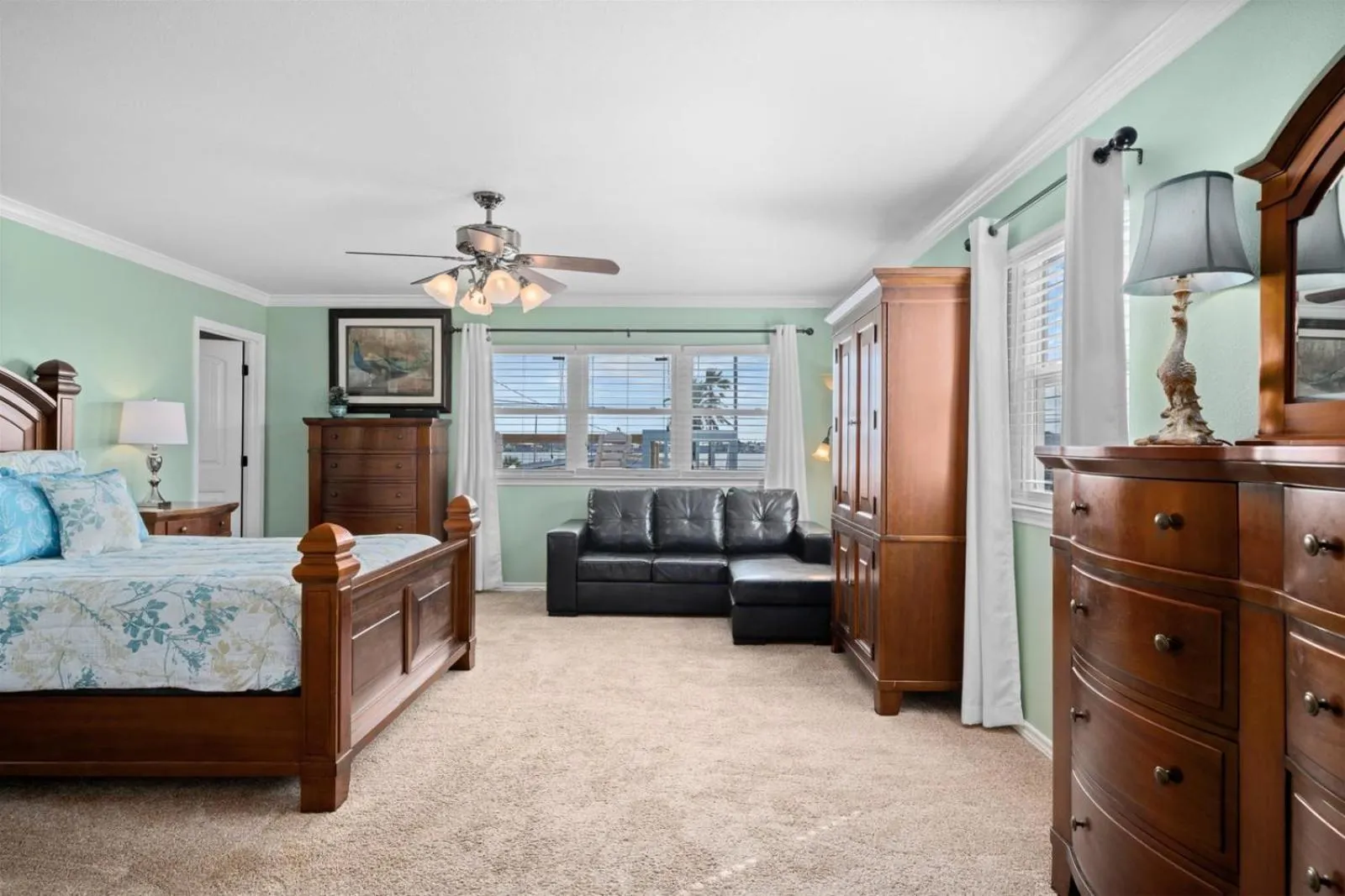 Property building, Bed in Texas Tiki