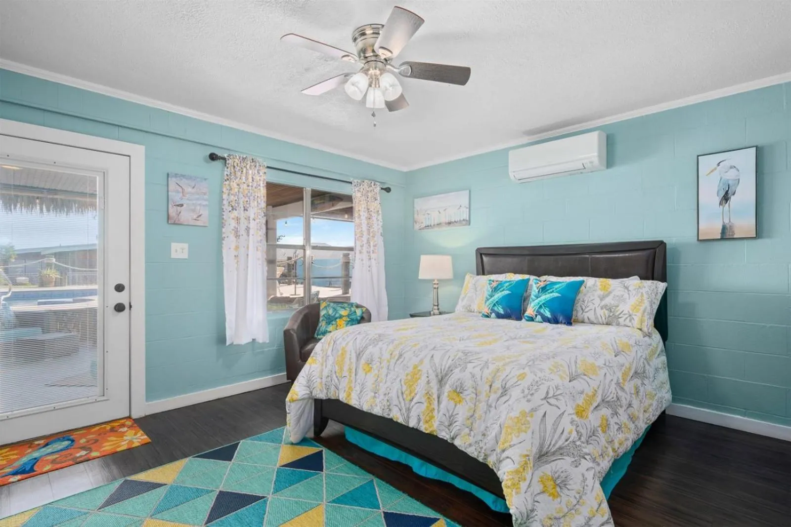 Property building, Bed in Texas Tiki