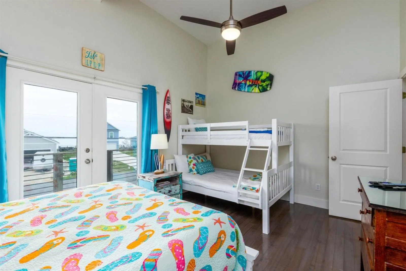 Property building, Bed in The Cats Meow