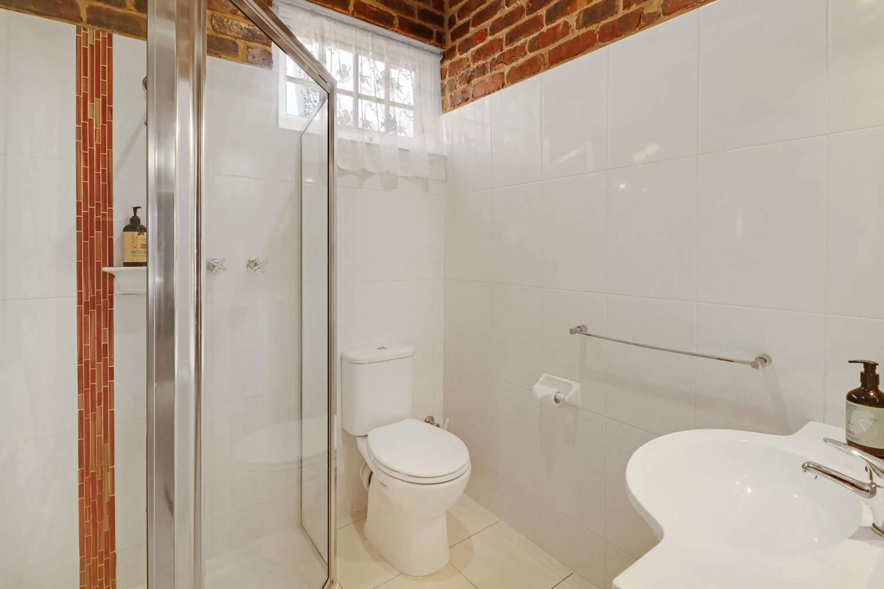 Shower in Greenvale Holiday Units Mansfield