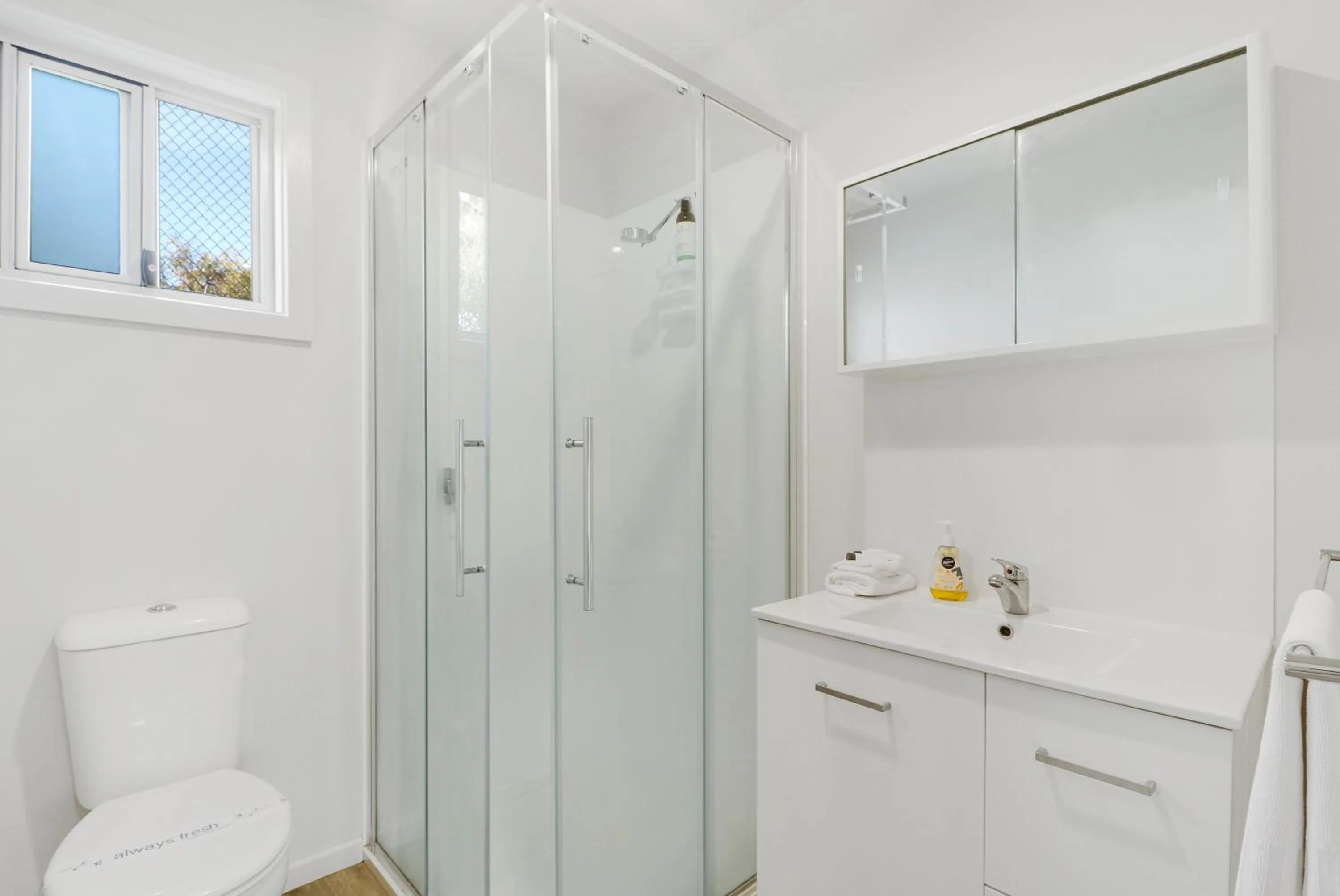 Shower in Greenvale Holiday Units Mansfield