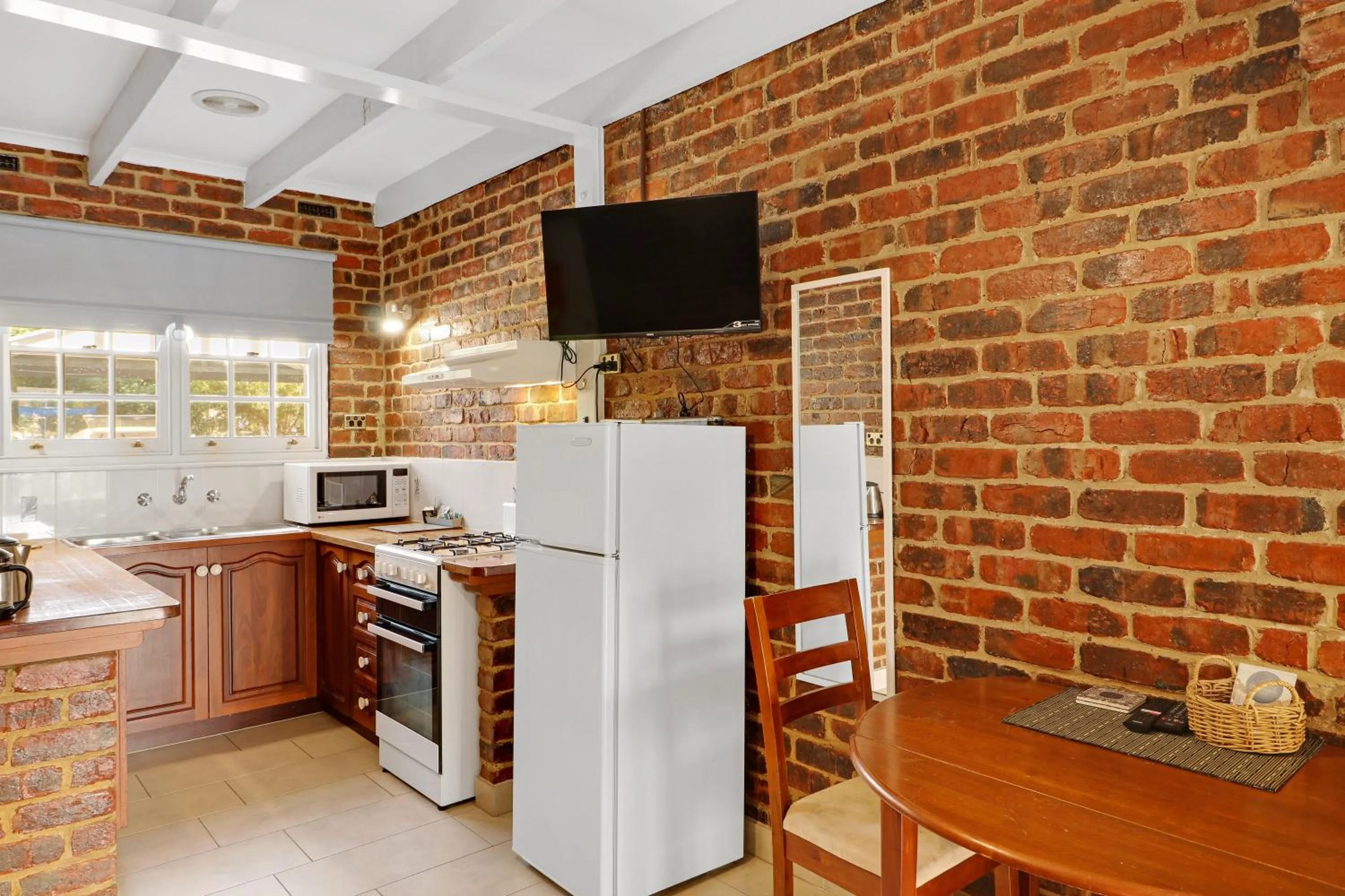 TV and multimedia in Greenvale Holiday Units Mansfield