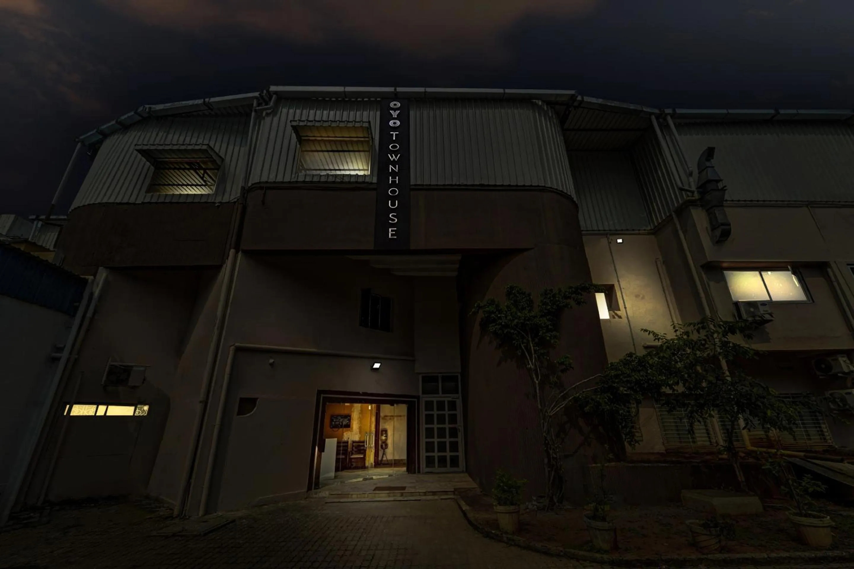 Facade/entrance in Collection O by OYO Yash Inn