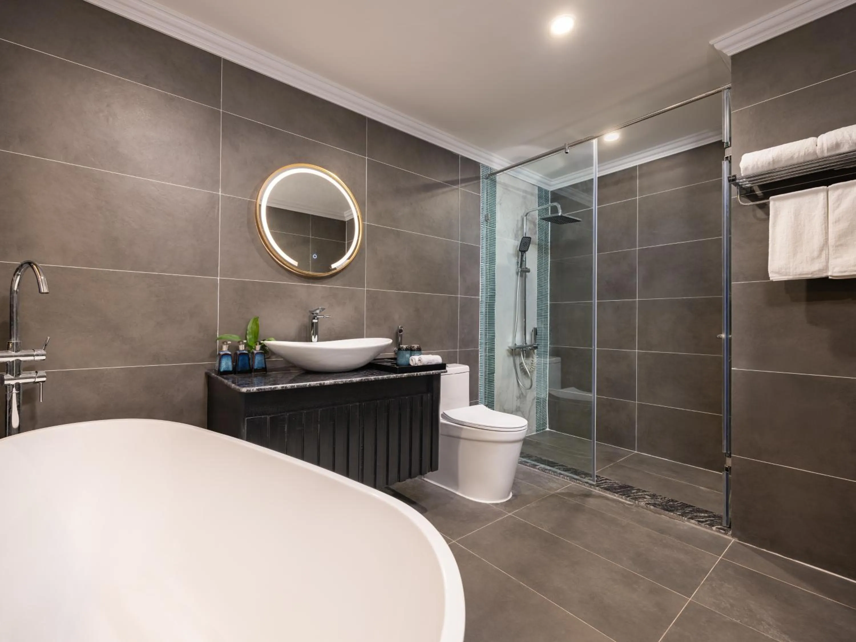 Shower in M'Gloria Cruise by HAG