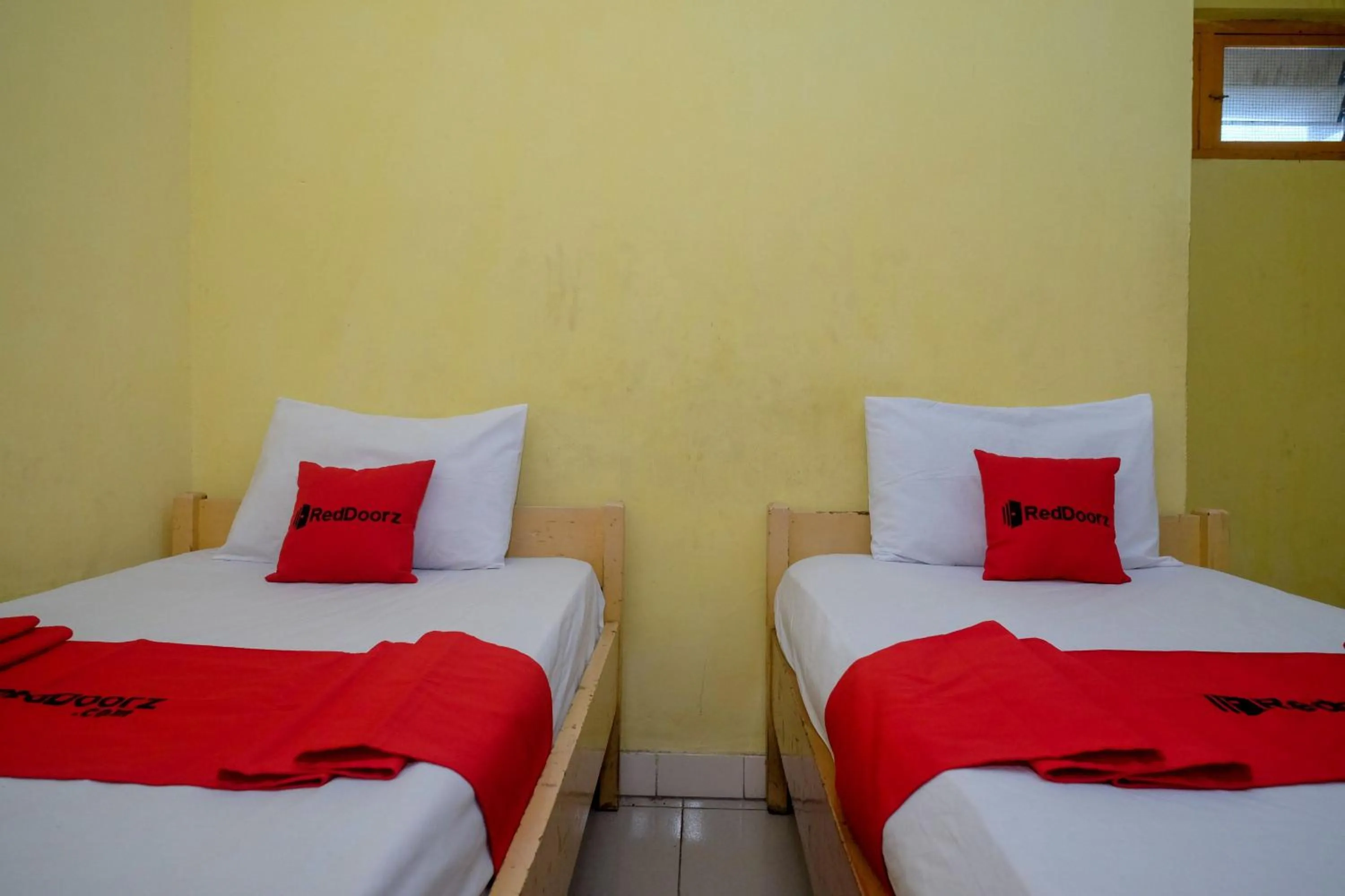 Bedroom in RedDoorz near Pelabuhan Nusantara Parepare