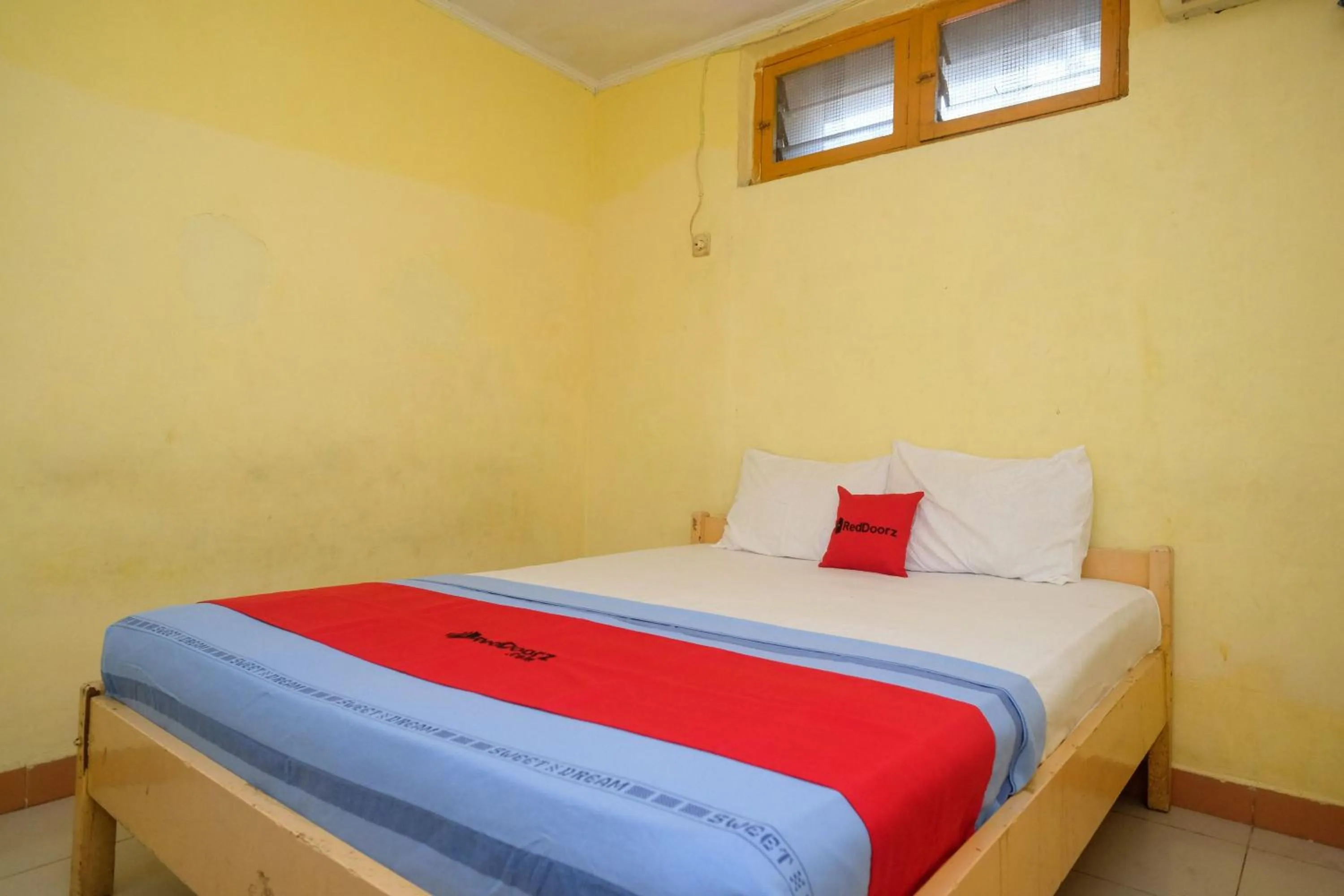 Bedroom in RedDoorz near Pelabuhan Nusantara Parepare