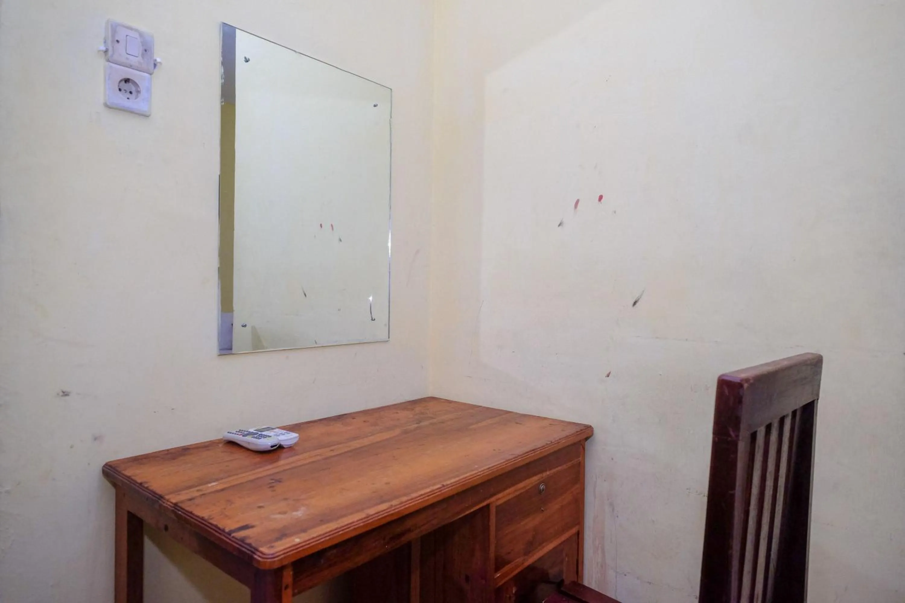 hair dresser, Bathroom in RedDoorz near Pelabuhan Nusantara Parepare