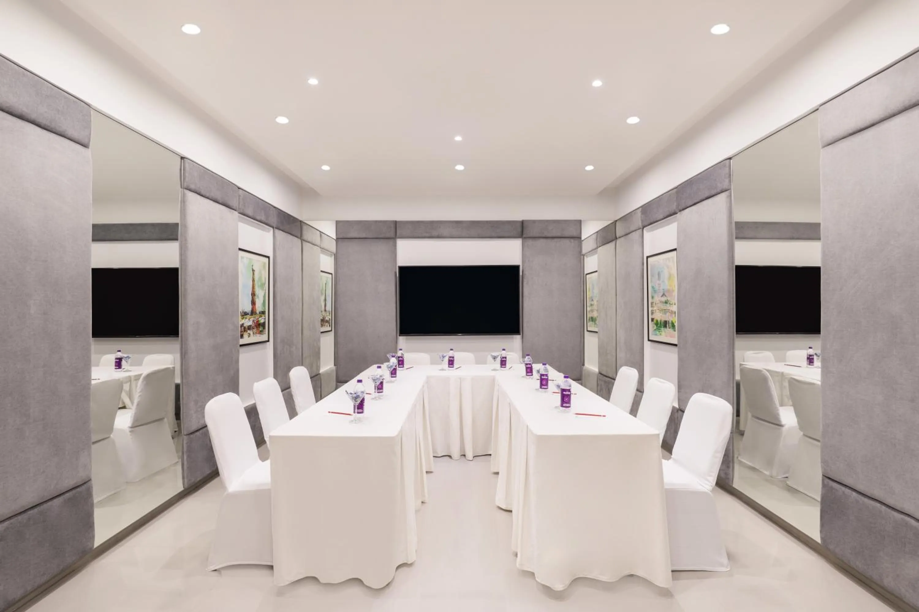 Meeting/conference room in Keys Lite By Lemon Tree Hotels Sreekanya