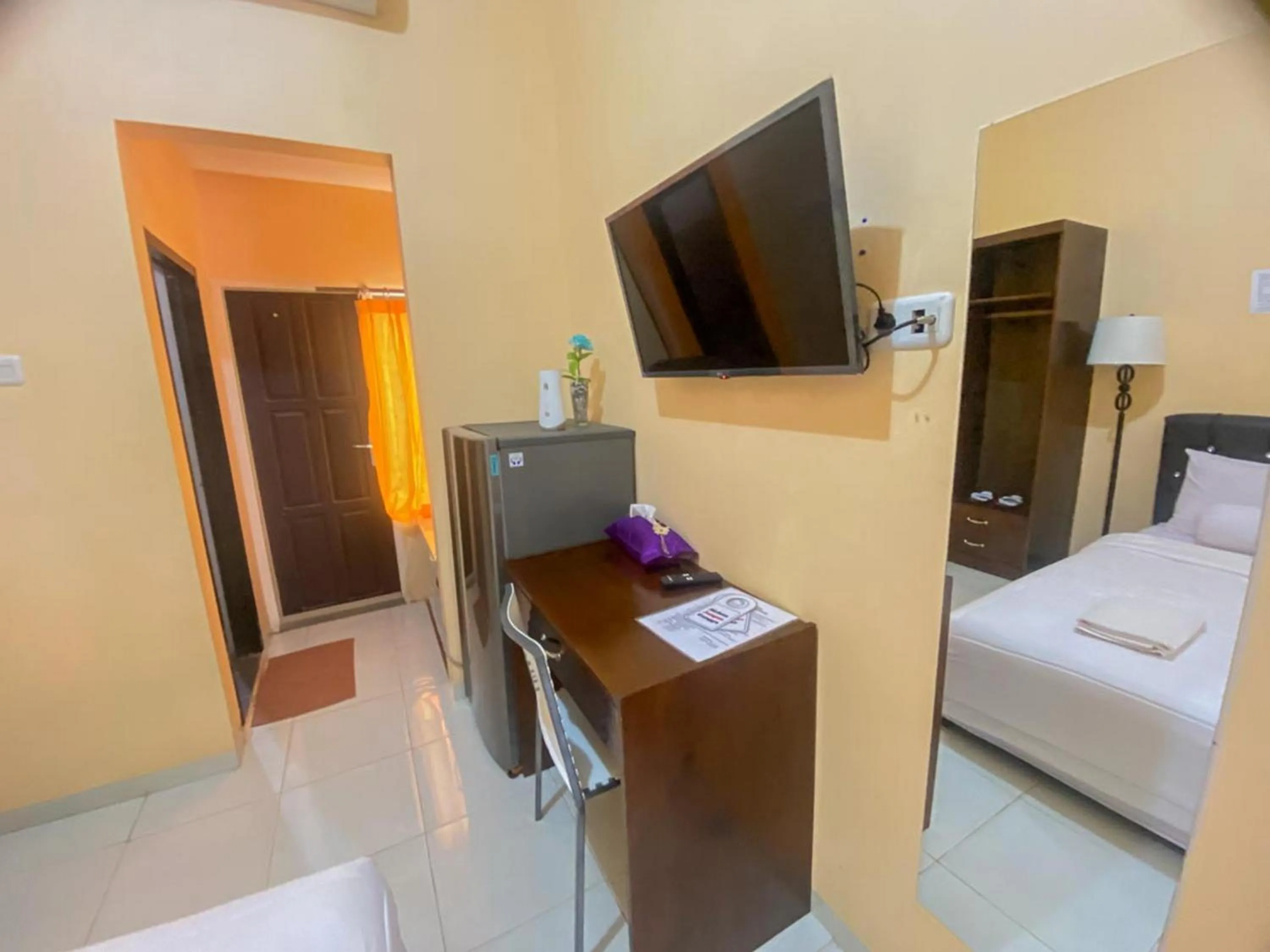 Bedroom in Villa Matano Sorowako Redpartner