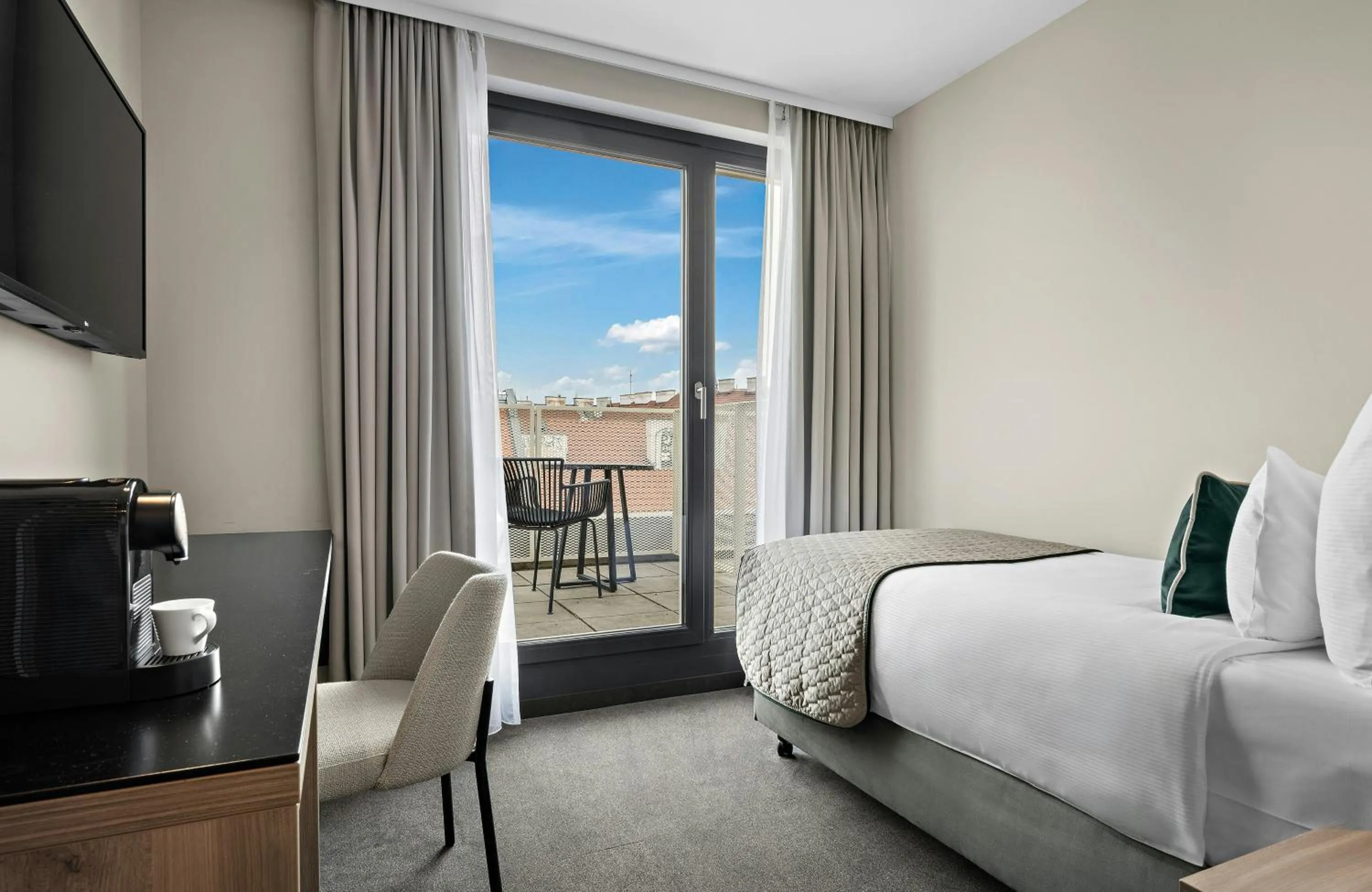 Photo of the whole room, Bed in Leonardo Hotel Vienna City West