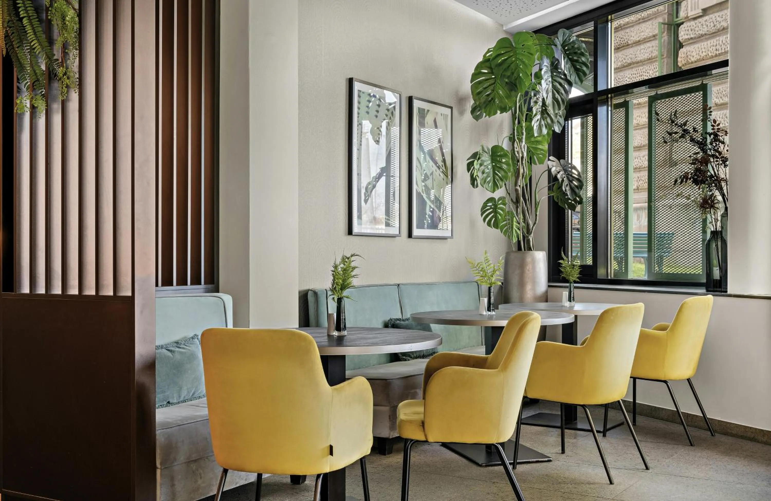 Breakfast in Leonardo Hotel Vienna City West