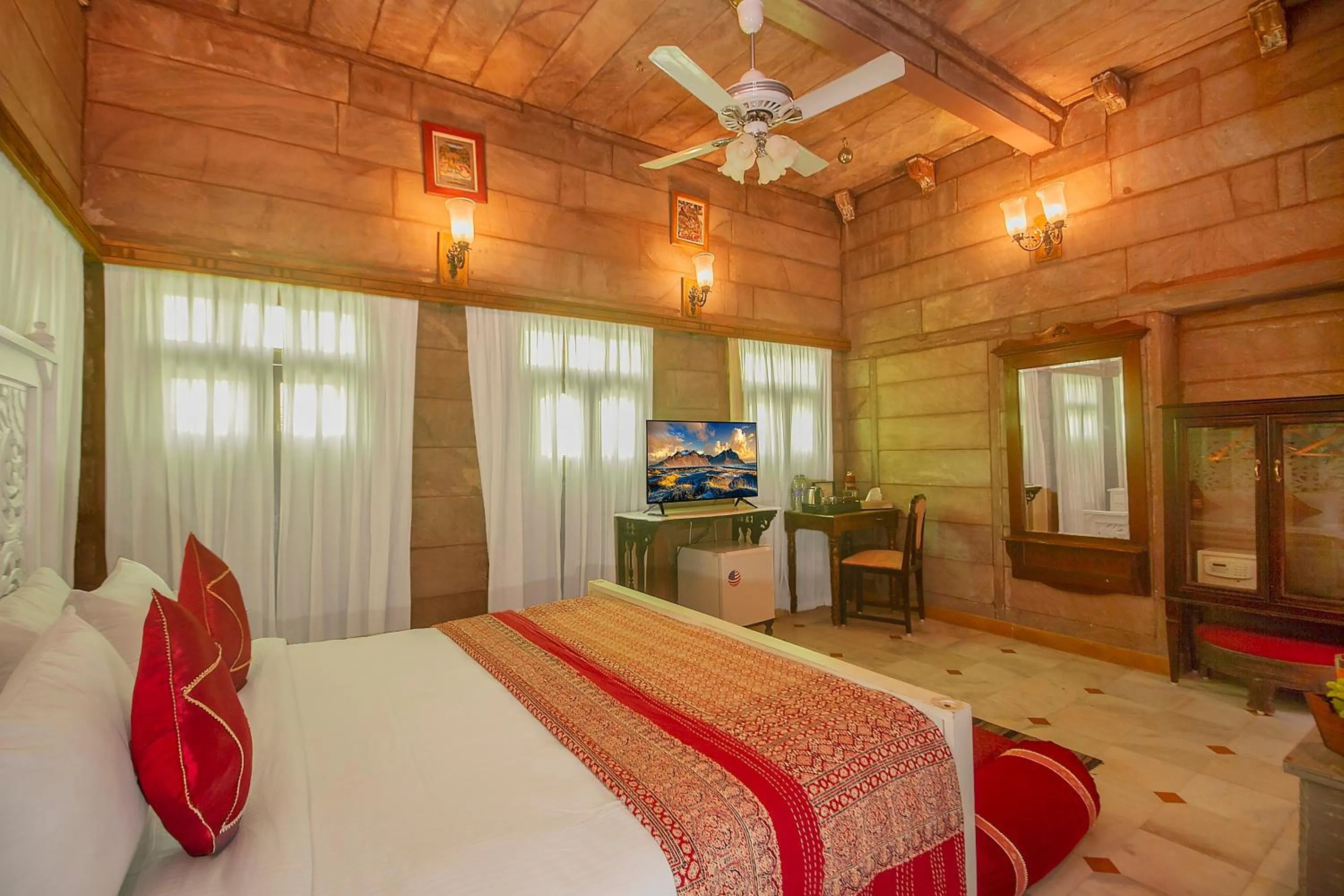 Bedroom, Bed in Amritara Manak Haveli, Jodhpur