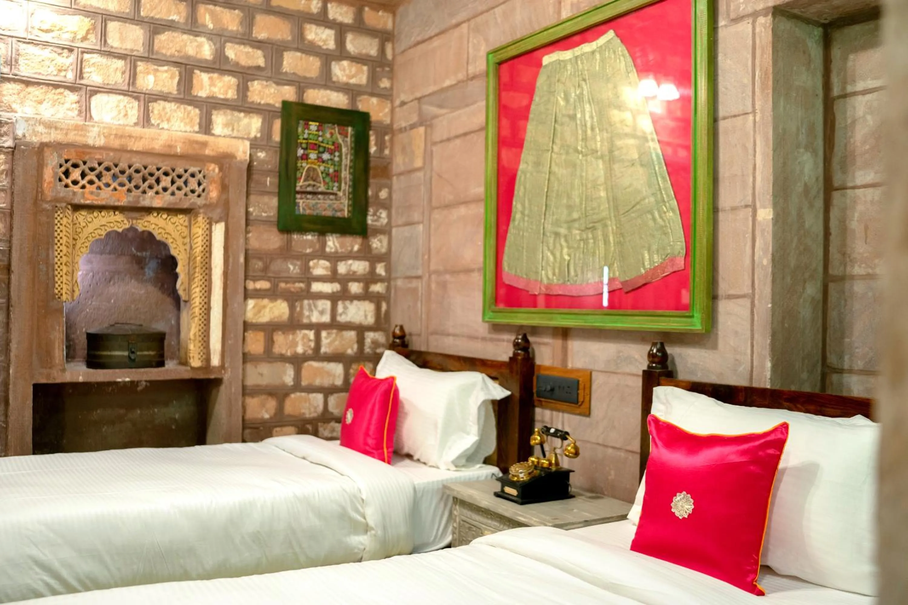 Bedroom, Bed in Amritara Manak Haveli, Jodhpur