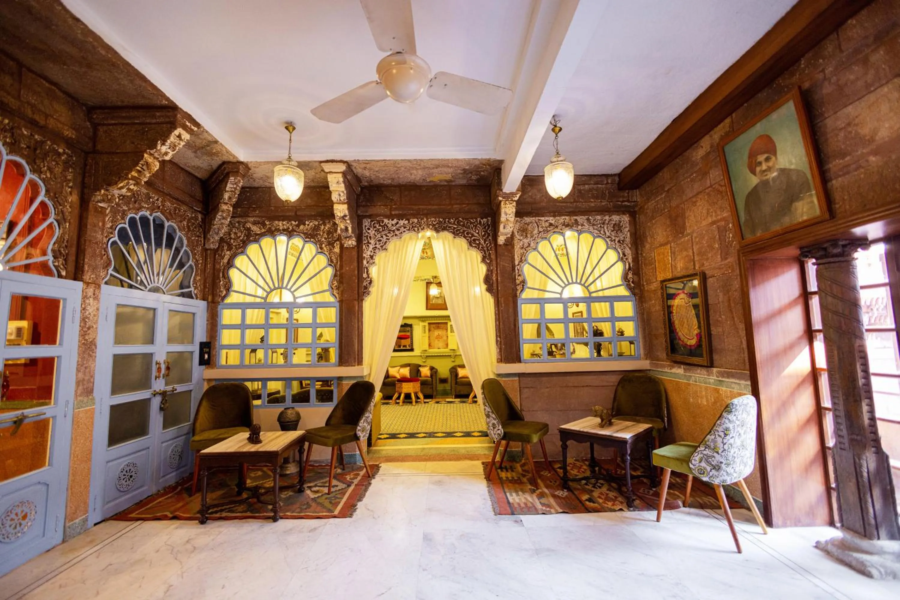 Seating area in Amritara Manak Haveli, Jodhpur