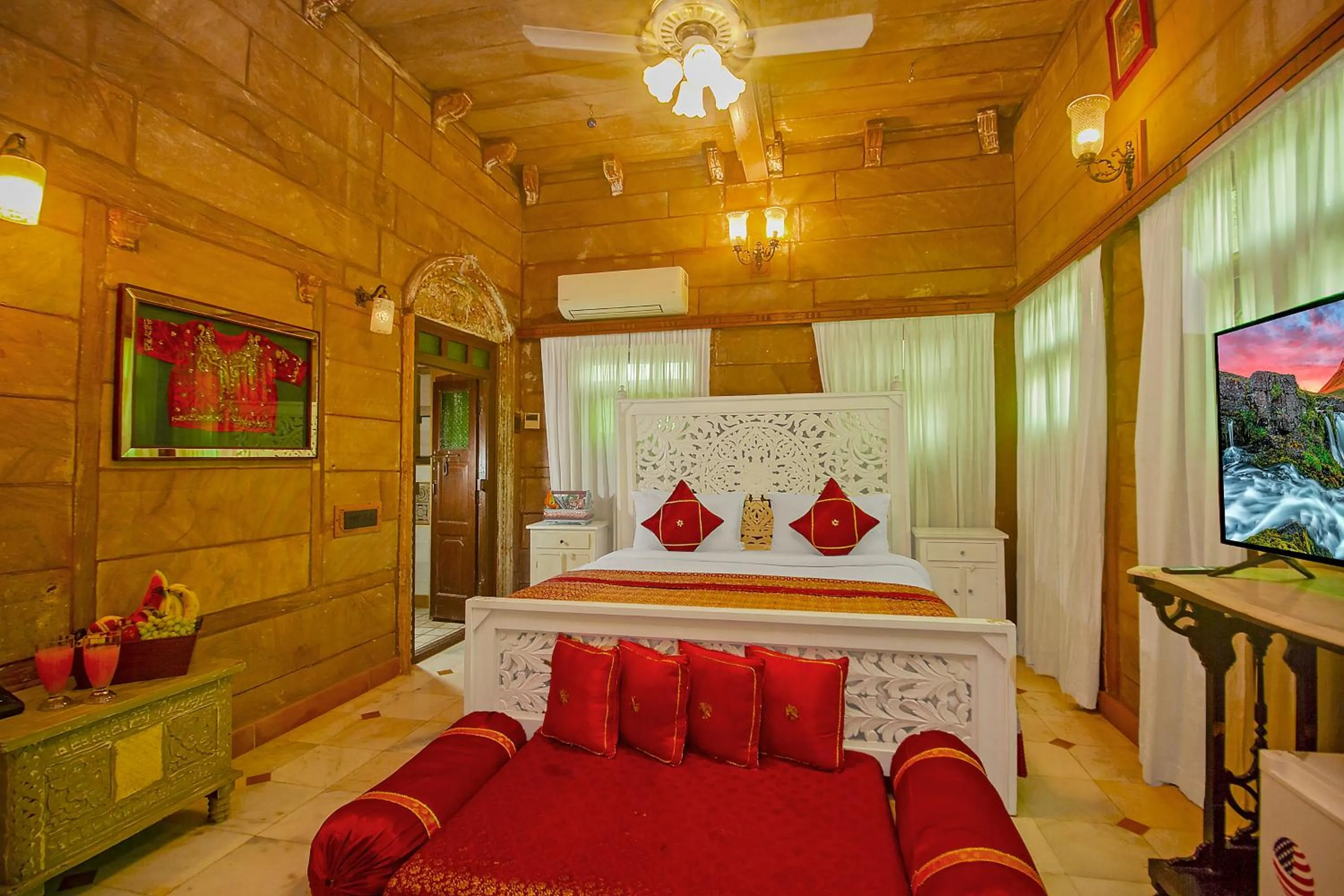Patio, Bed in Amritara Manak Haveli, Jodhpur