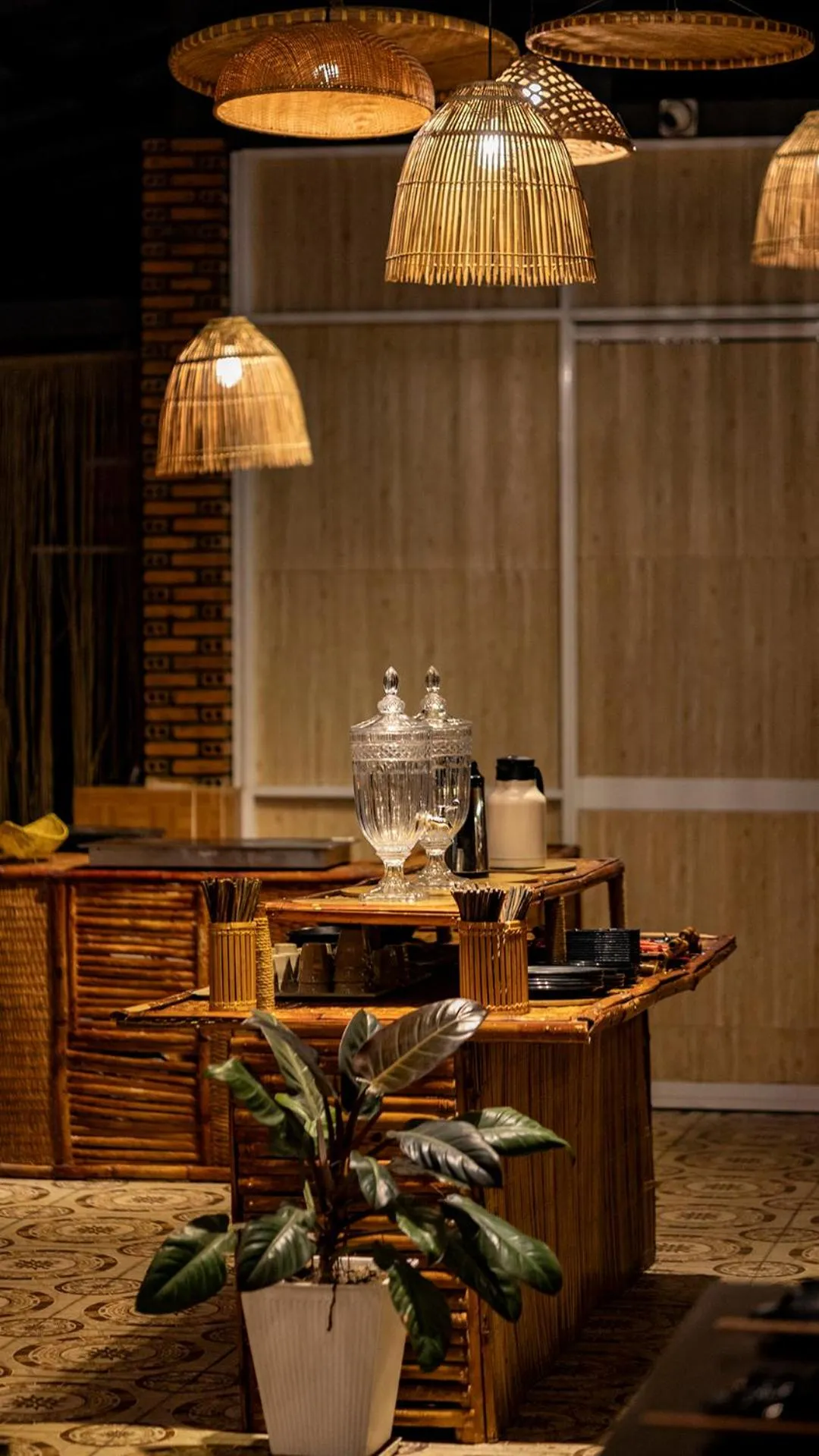 Restaurant/places to eat in Le Gia Hotel