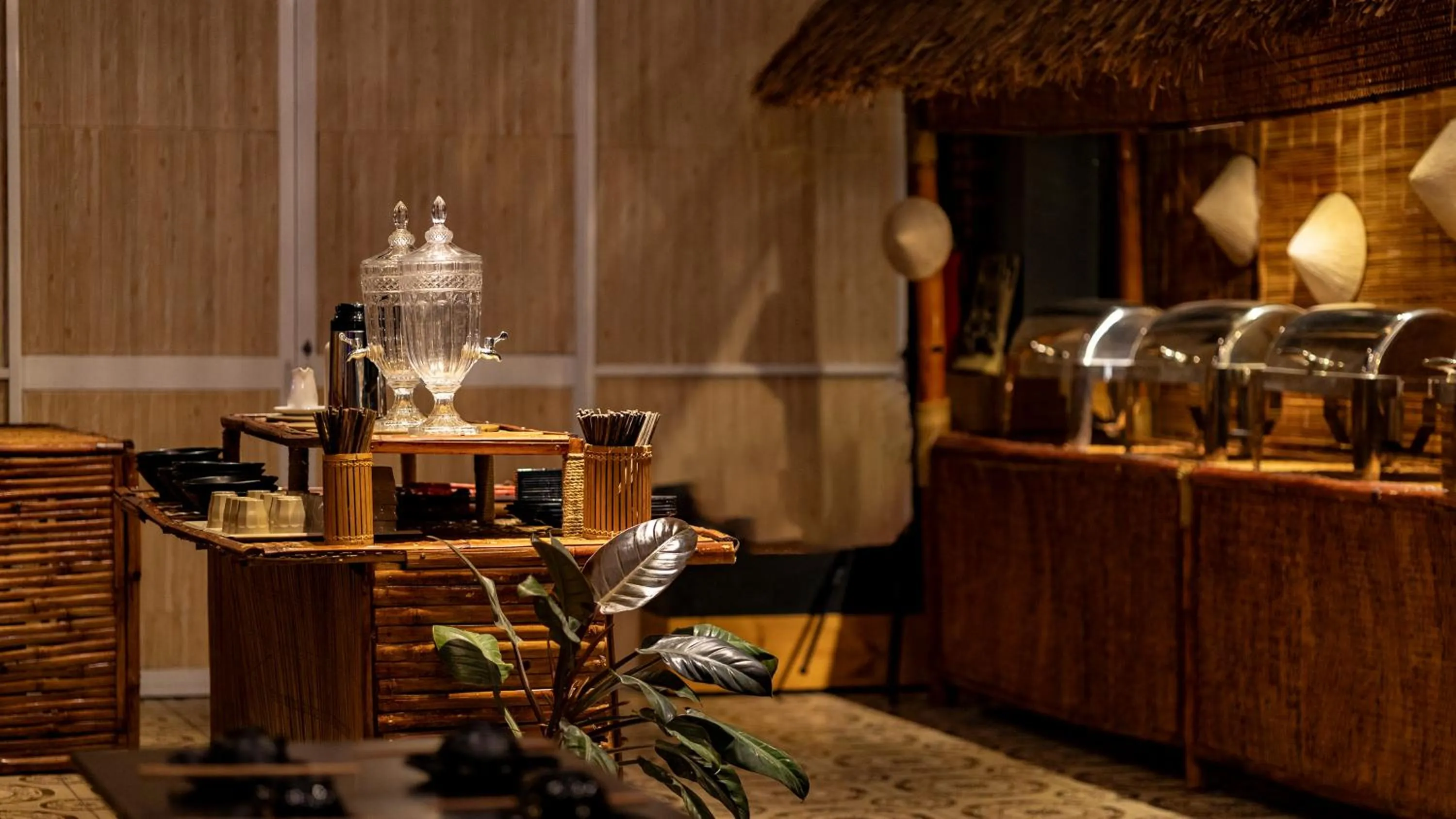 Restaurant/places to eat in Le Gia Hotel