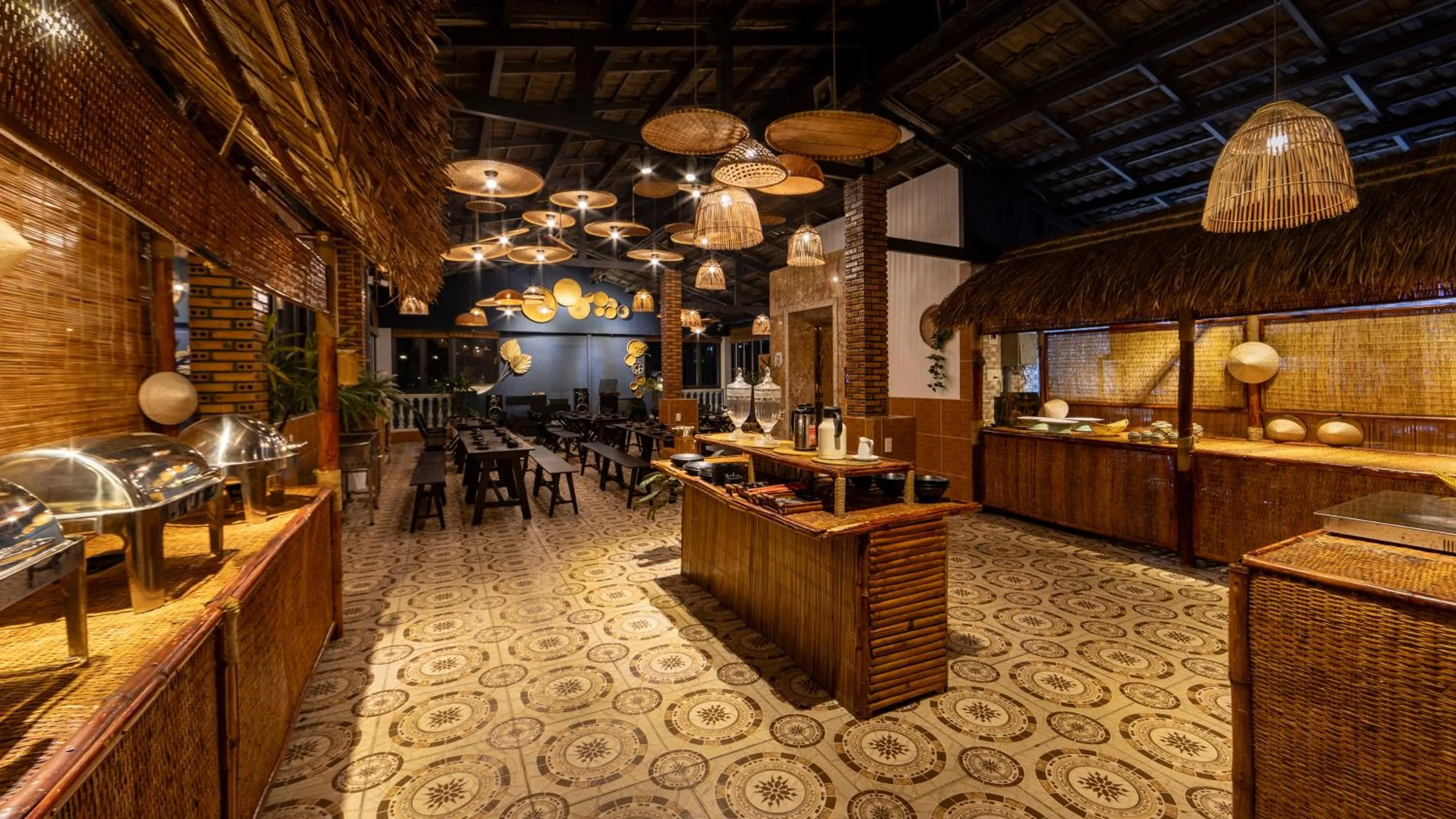 Restaurant/places to eat in Le Gia Hotel