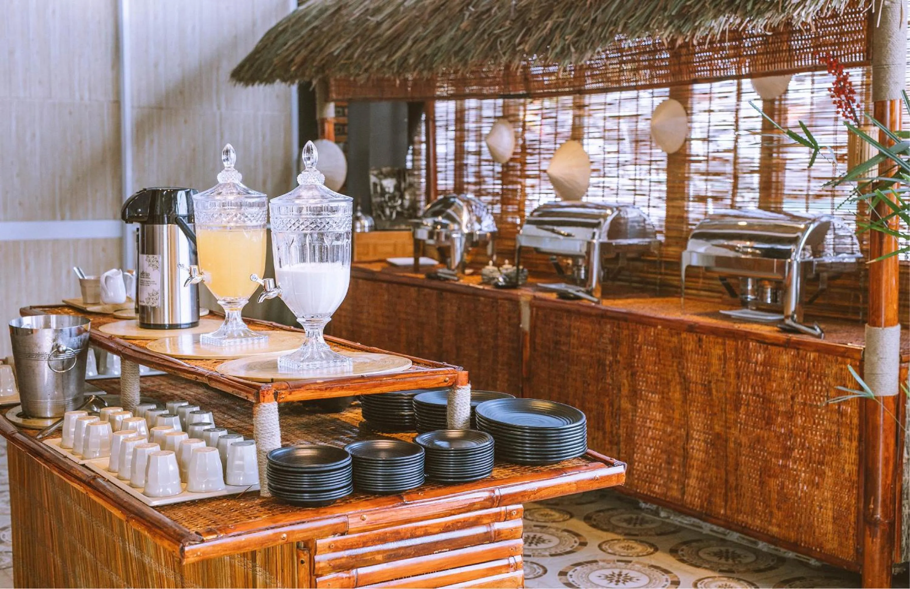 Restaurant/places to eat in Le Gia Hotel