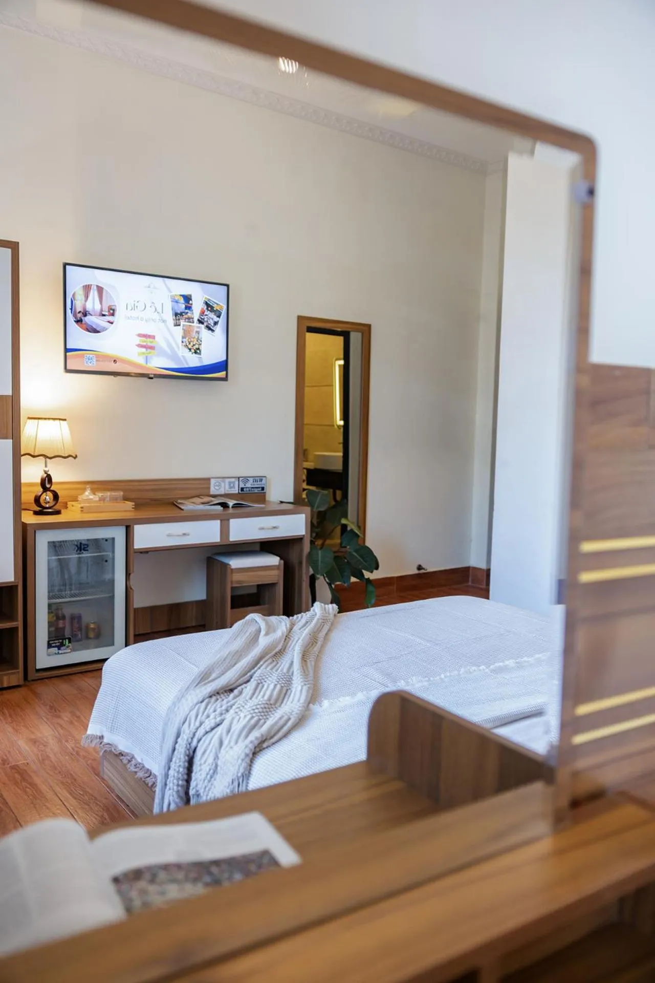 Property building, Bed in Le Gia Hotel