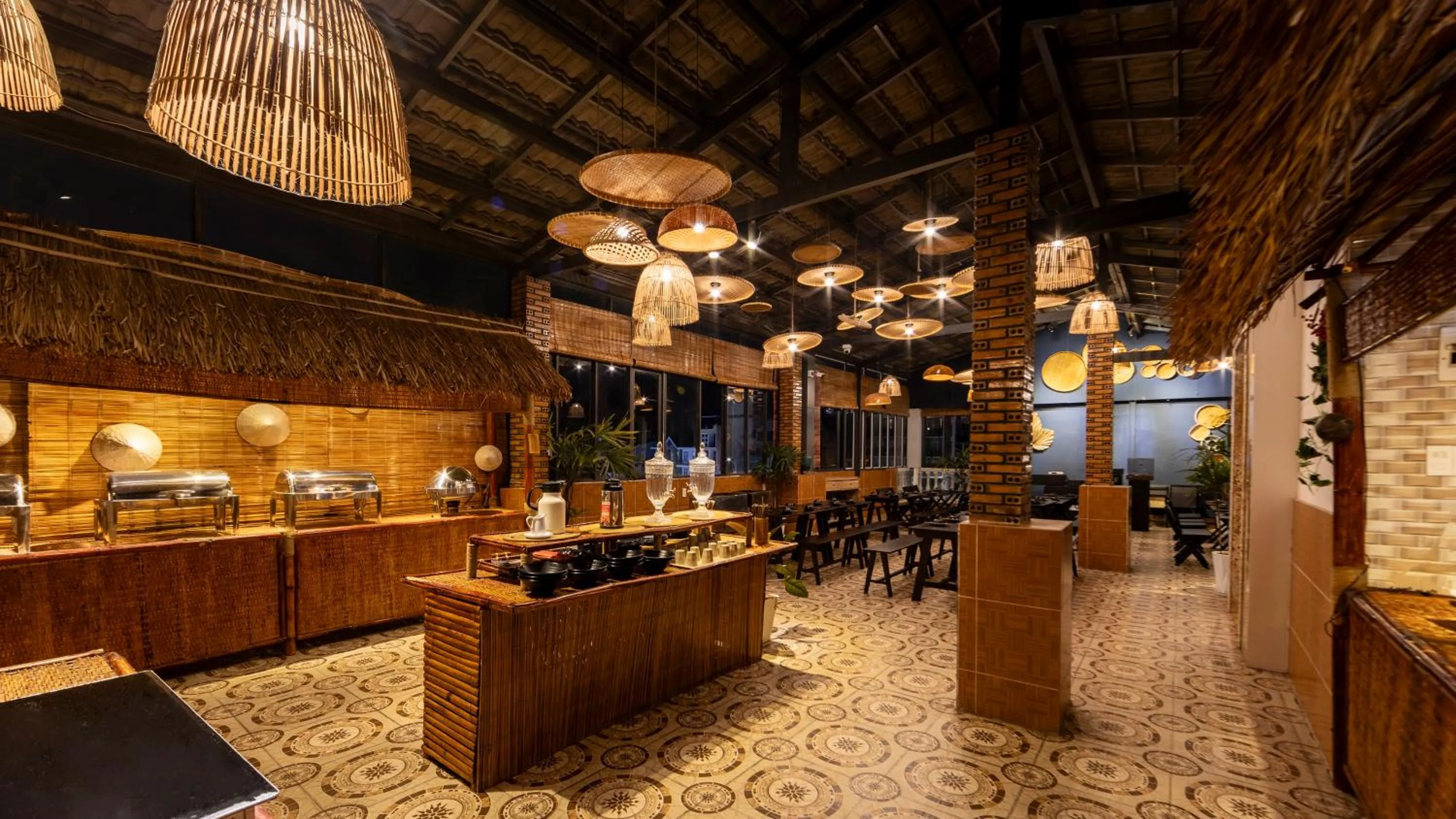 Restaurant/places to eat in Le Gia Hotel