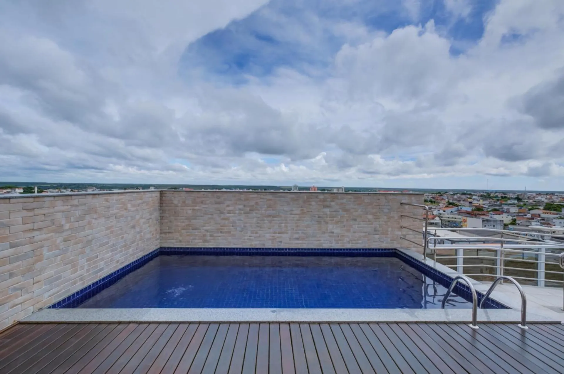 Swimming pool in Go Inn São Mateus