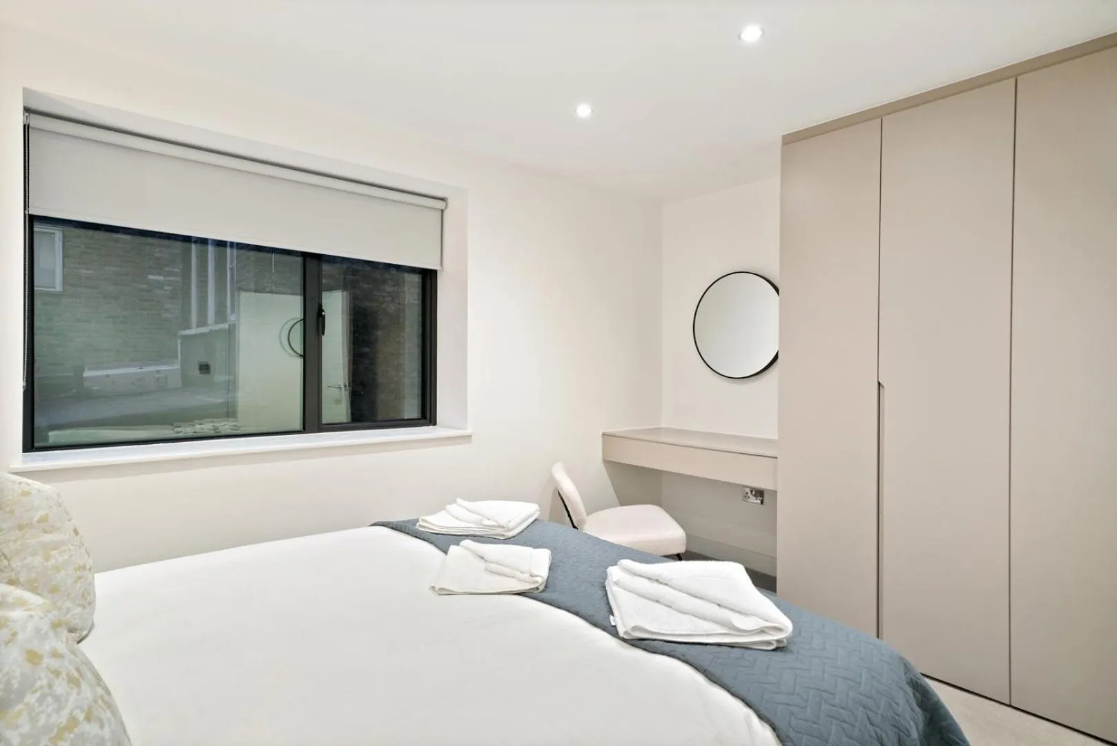 Bed in Executive 1 & 2 Bed Apartments in heart of London FREE WIFI by City Stay Aparts London