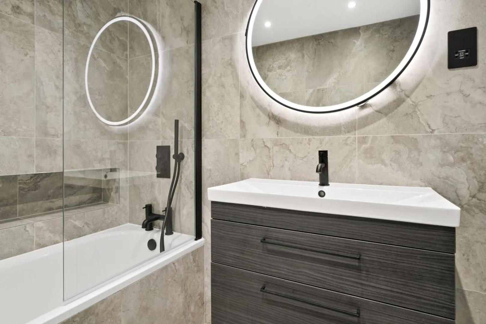 Executive 1 & 2 Bed Apartments in heart of London FREE WIFI by City Stay Aparts London