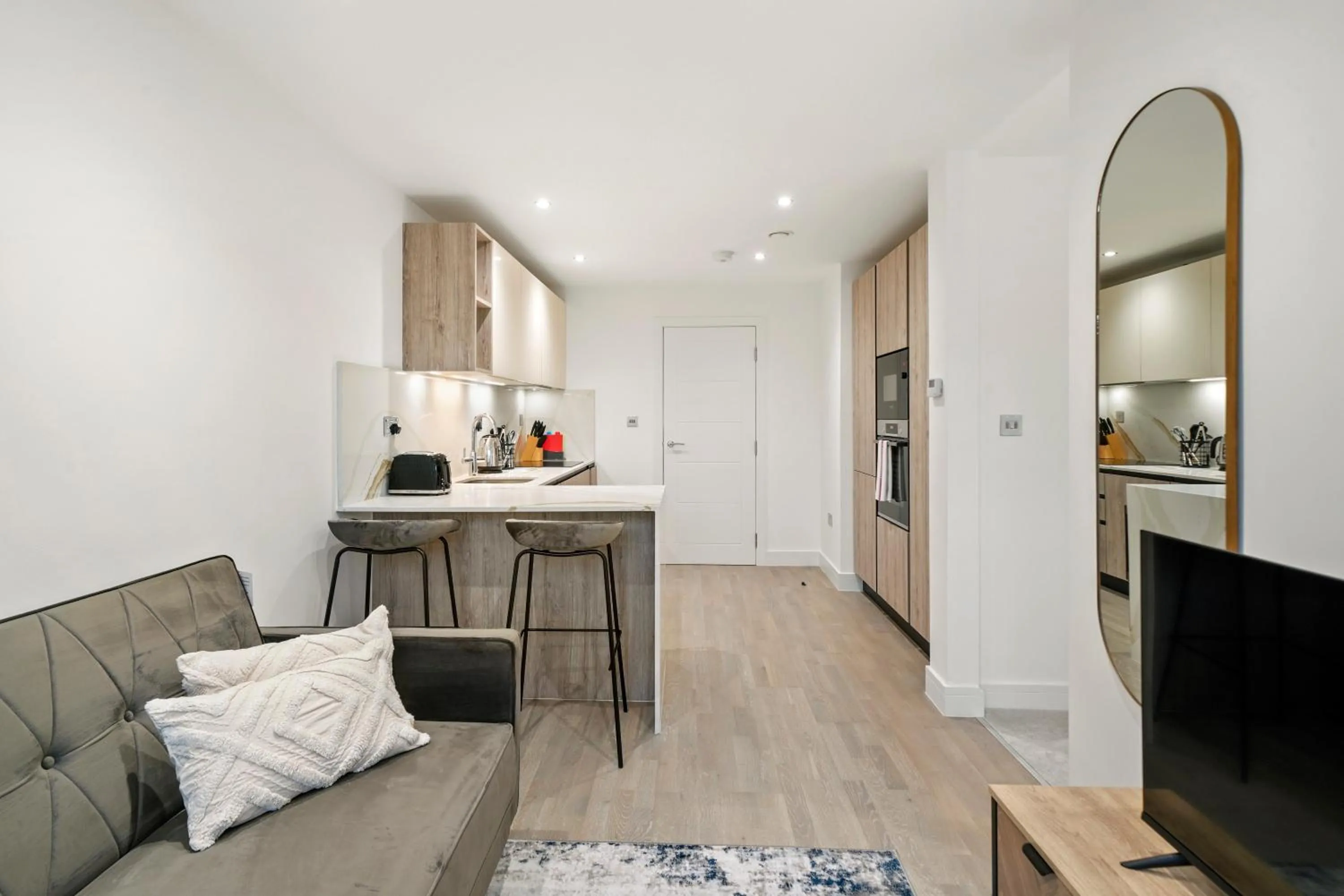 Living room in Executive 1 & 2 Bed Apartments in heart of London FREE WIFI by City Stay Aparts London