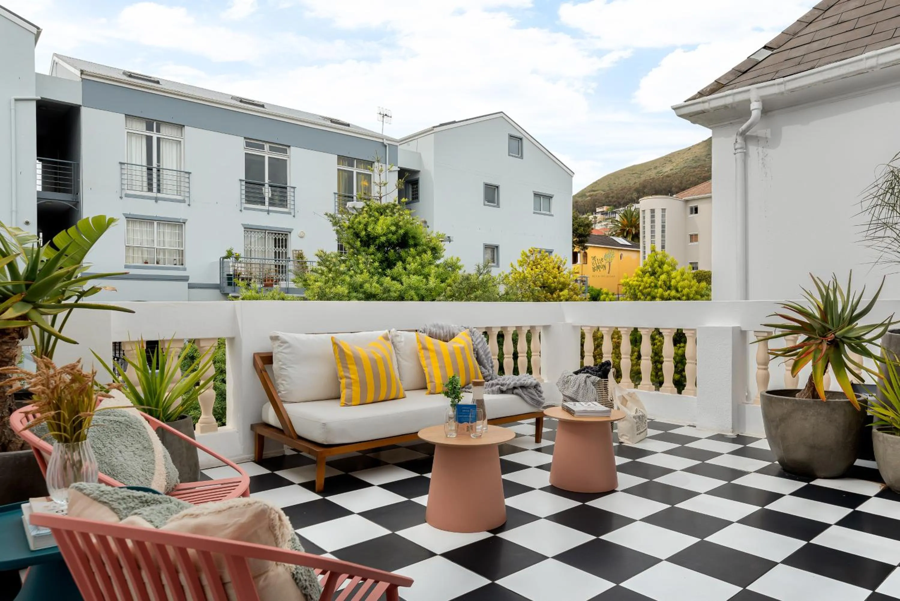 Property building in Neighbourgood Hill