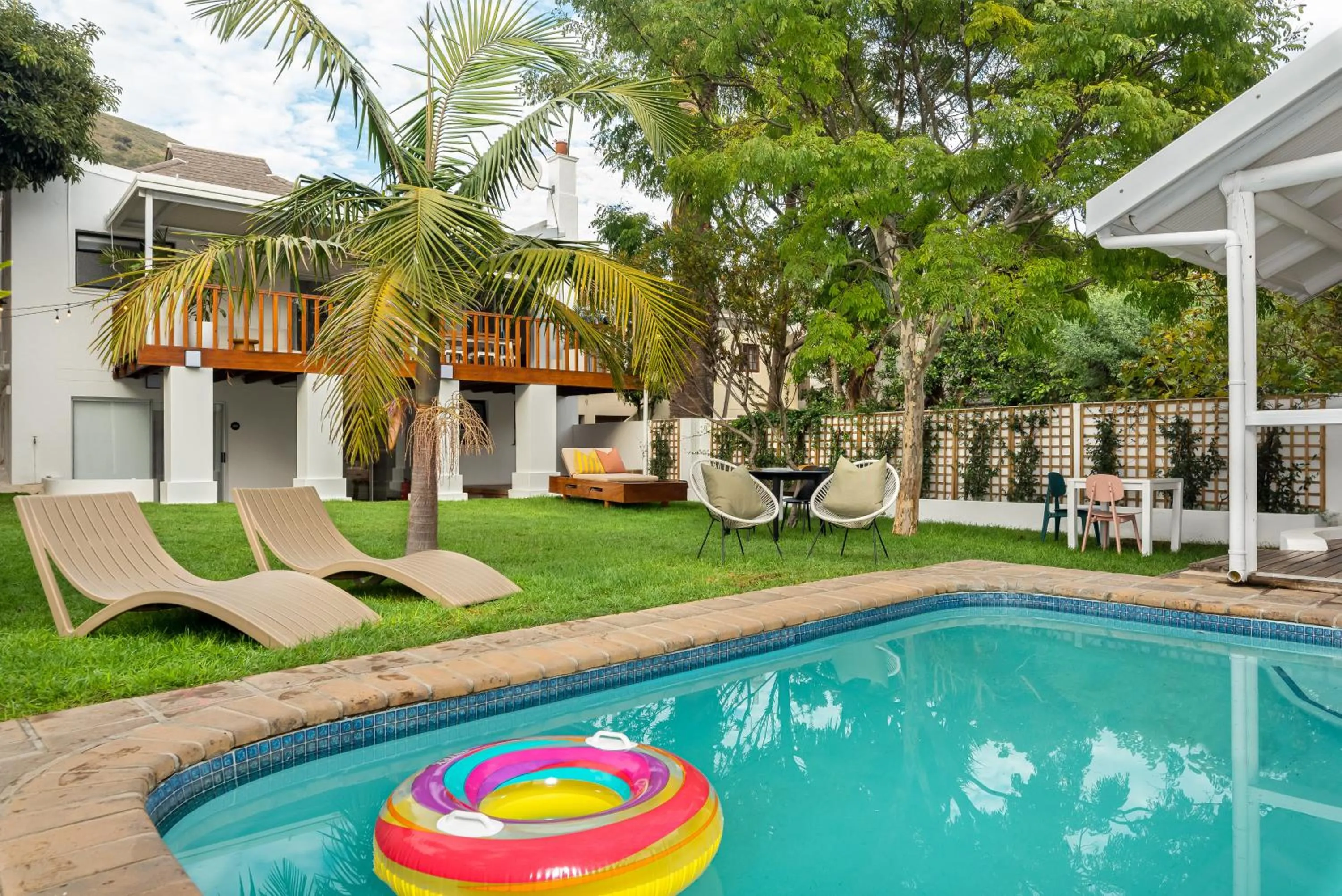 Property building in Neighbourgood Hill