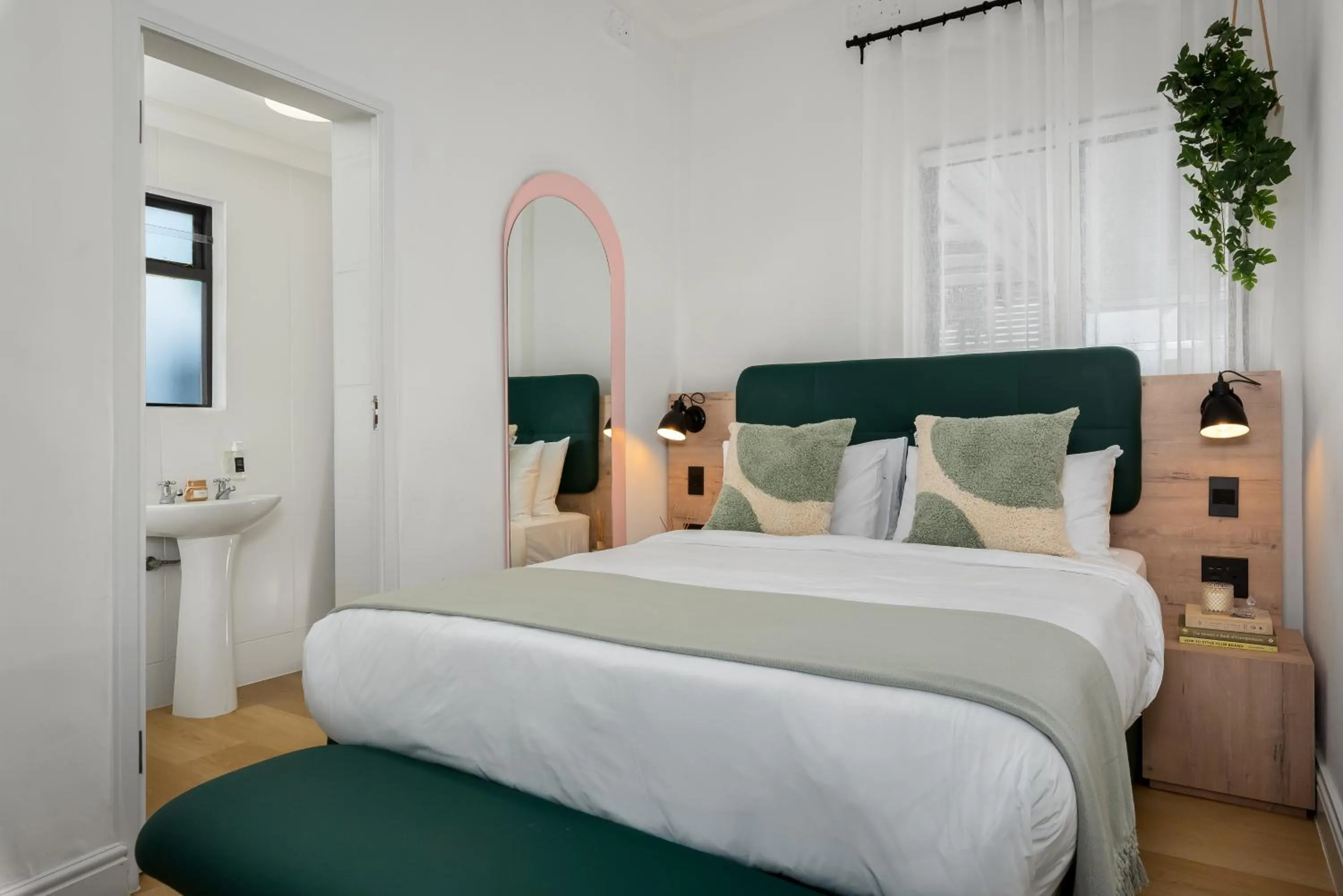 Bed in Neighbourgood Hill