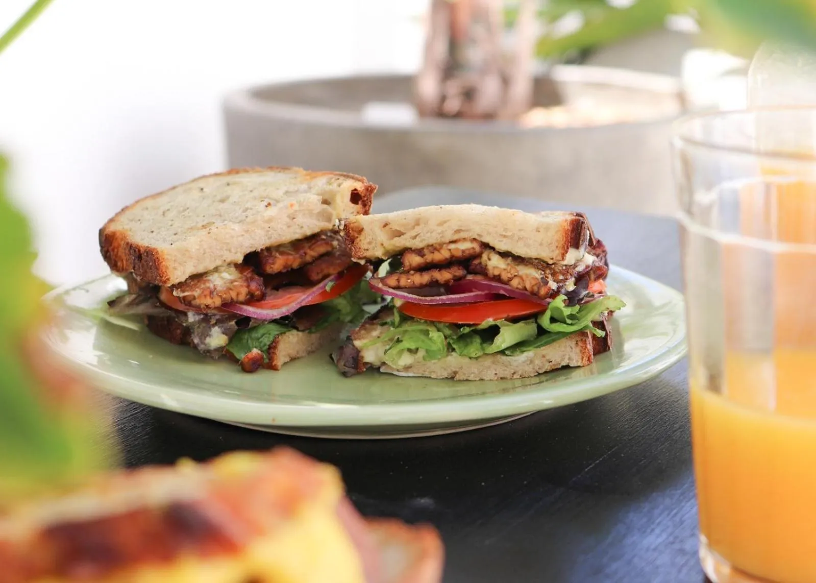 Restaurant/places to eat in Neighbourgood Hill