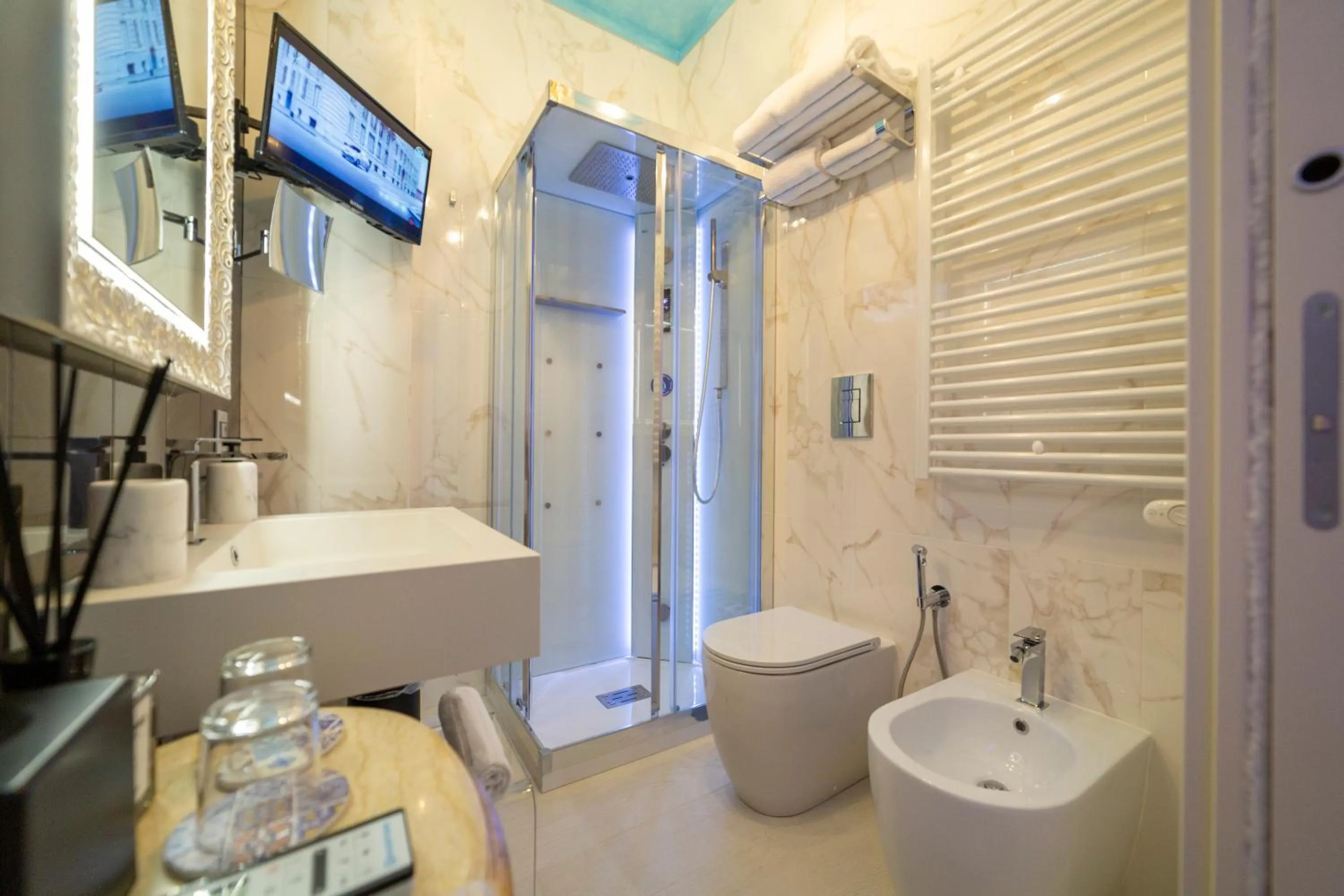 Shower in Leucosya Luxury Rooms