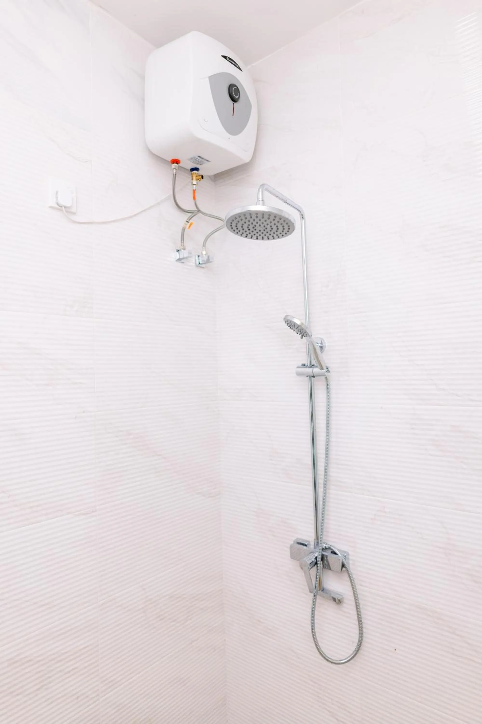 Shower in Savenndra Resorts