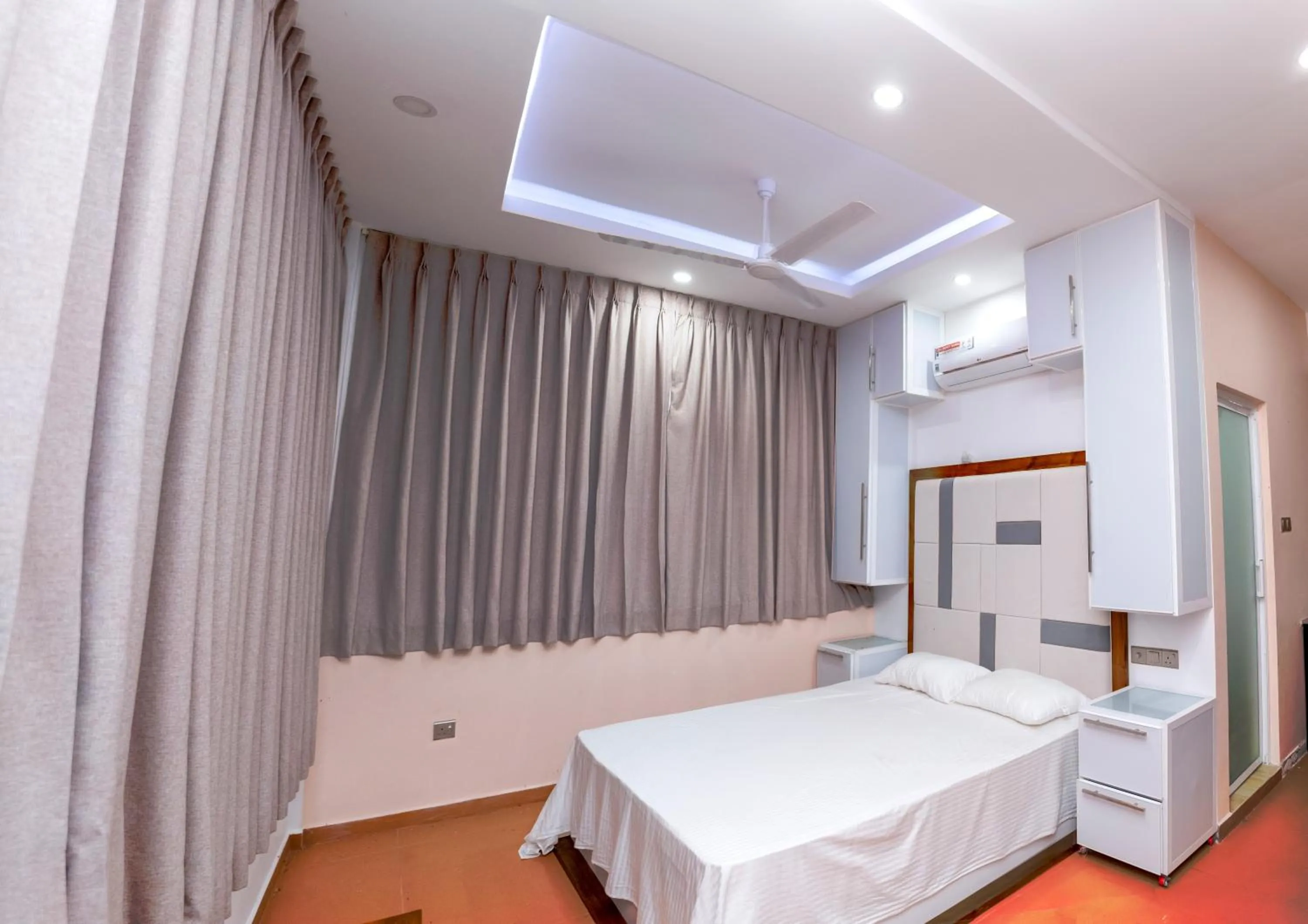 Bed in Savenndra Resorts