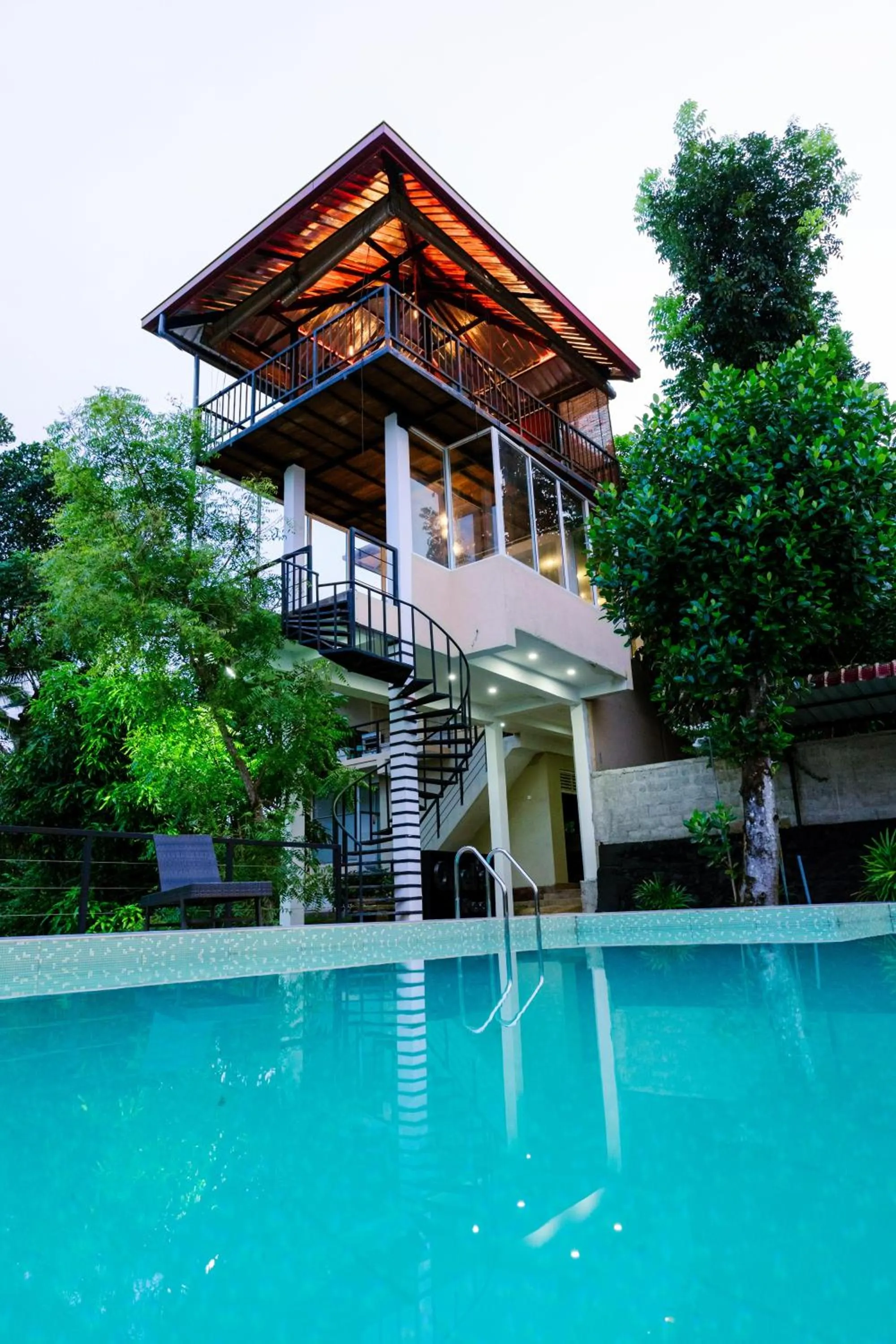 Property building in Savenndra Resorts