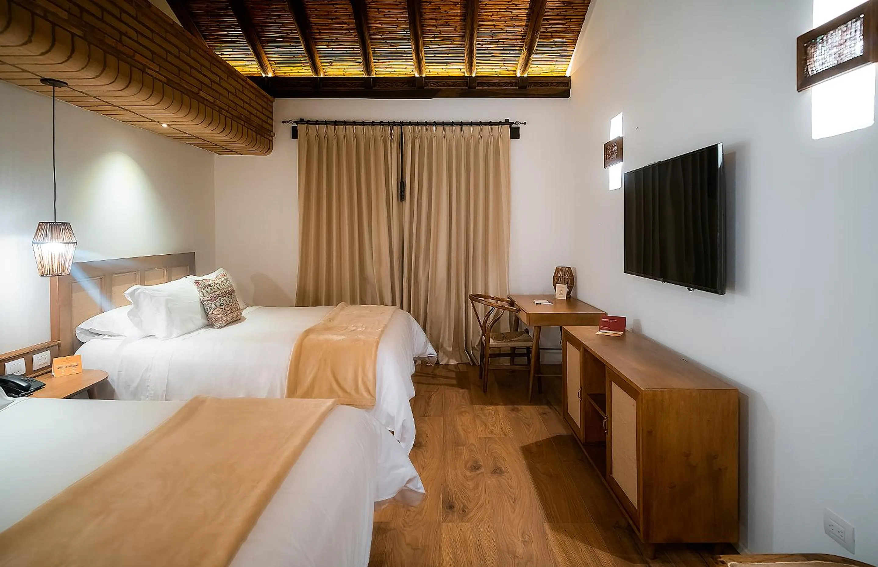 Balcony/Terrace, Bed in Hotel Casa Alcestre