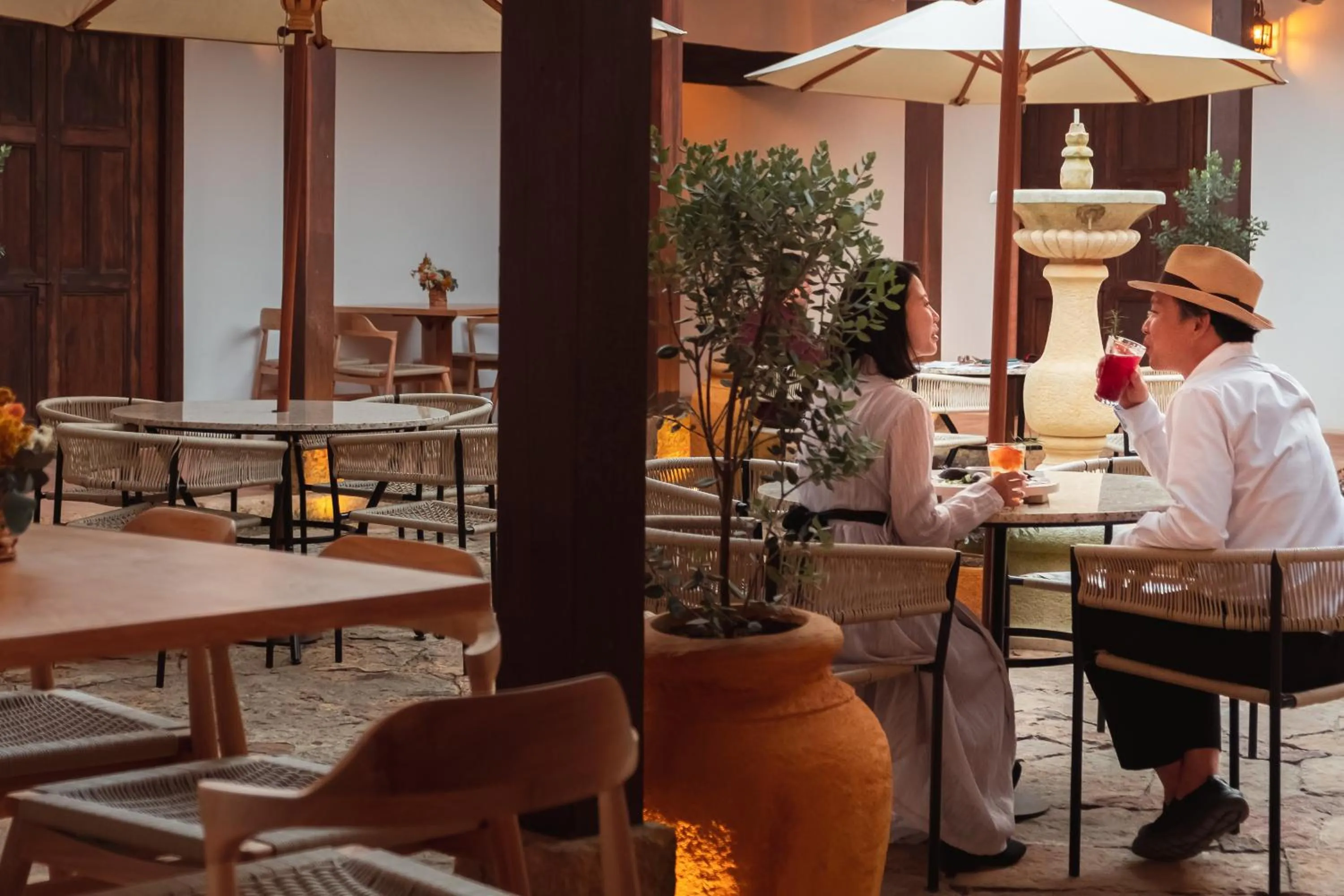 People in Hotel Casa Alcestre