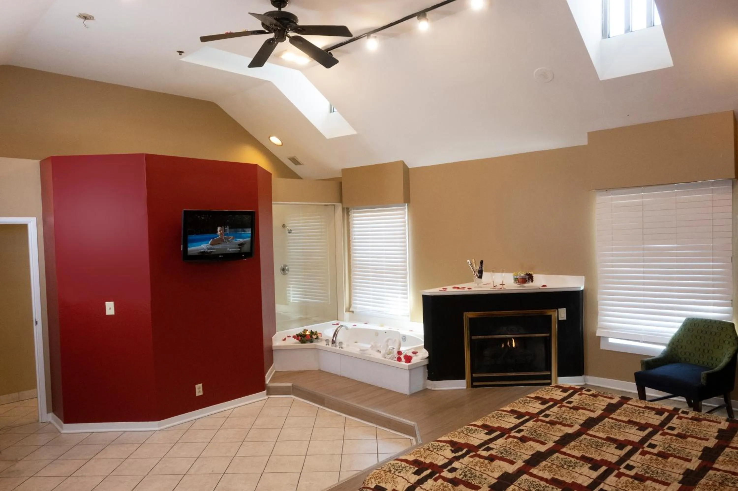 TV and multimedia, Bed in Post Road Inn Motel