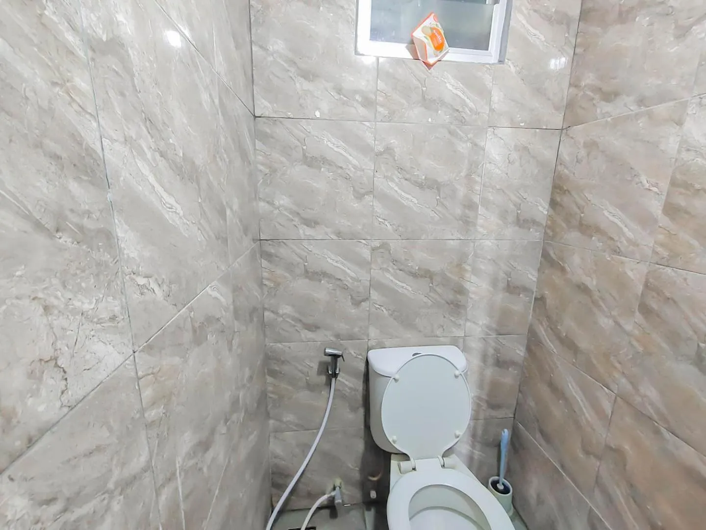 Bathroom in RedLiving Apartemen The Suites Metro - King Property Tower C