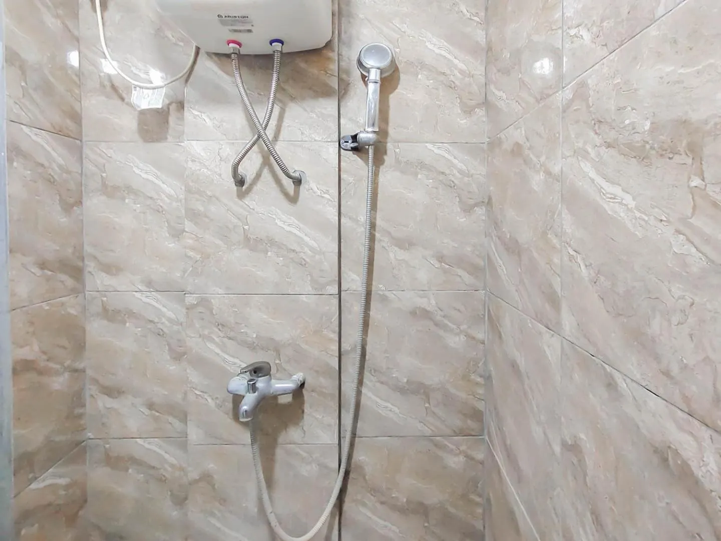 Bathroom in RedLiving Apartemen The Suites Metro - King Property Tower C