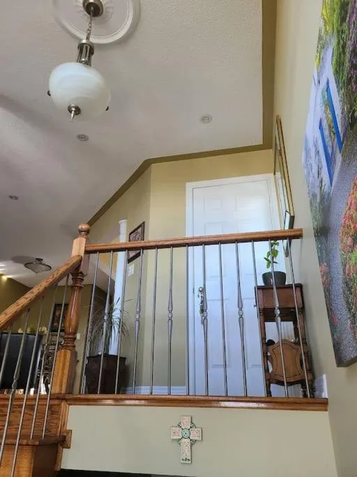 Top Floor of House in S Vaughan All to Yourself