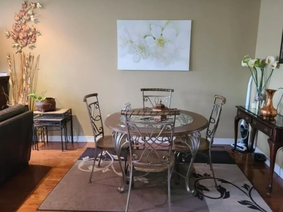 Top Floor of House in S Vaughan All to Yourself