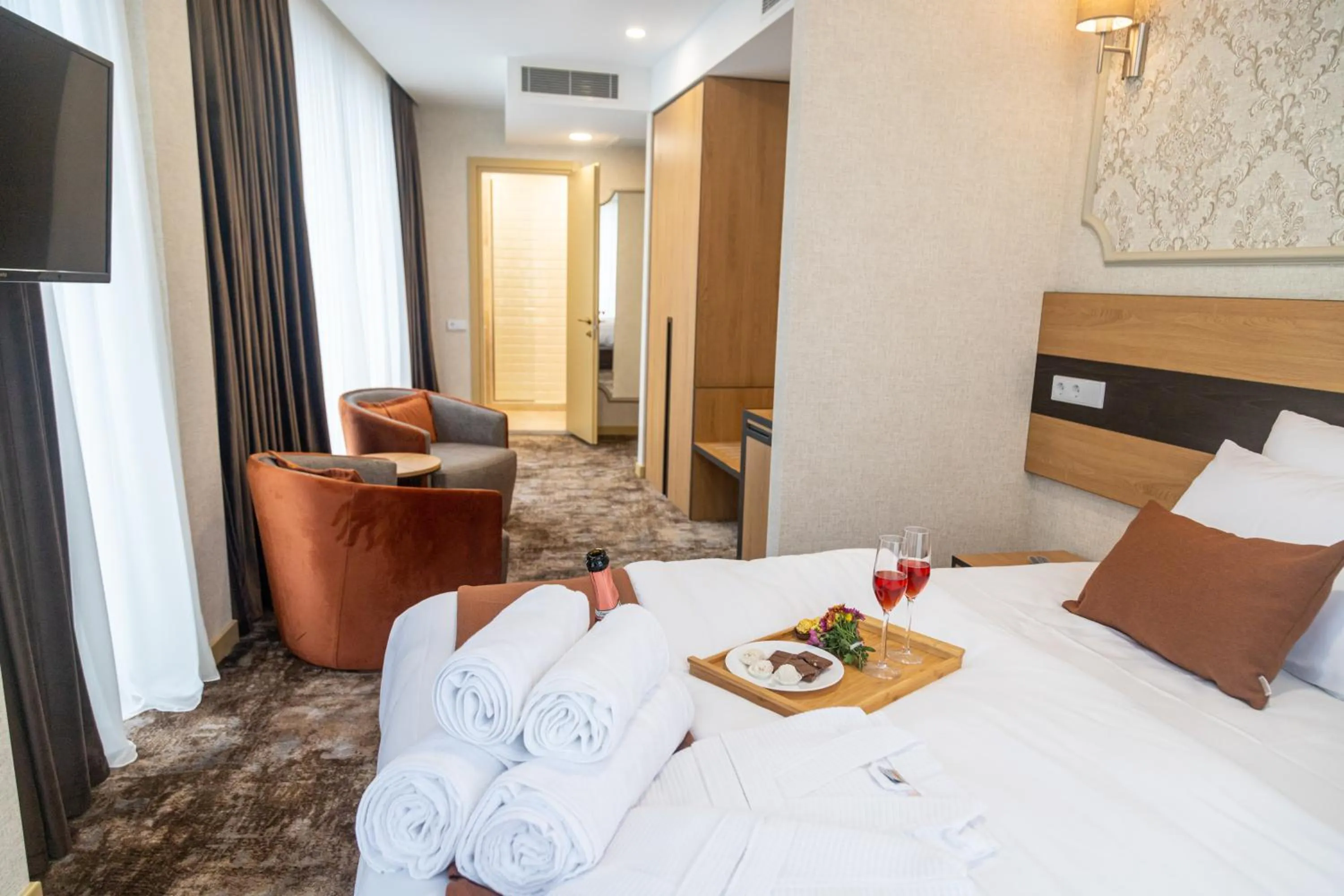 Communal lounge/ TV room, Bed in Hotel Solum Roof Top