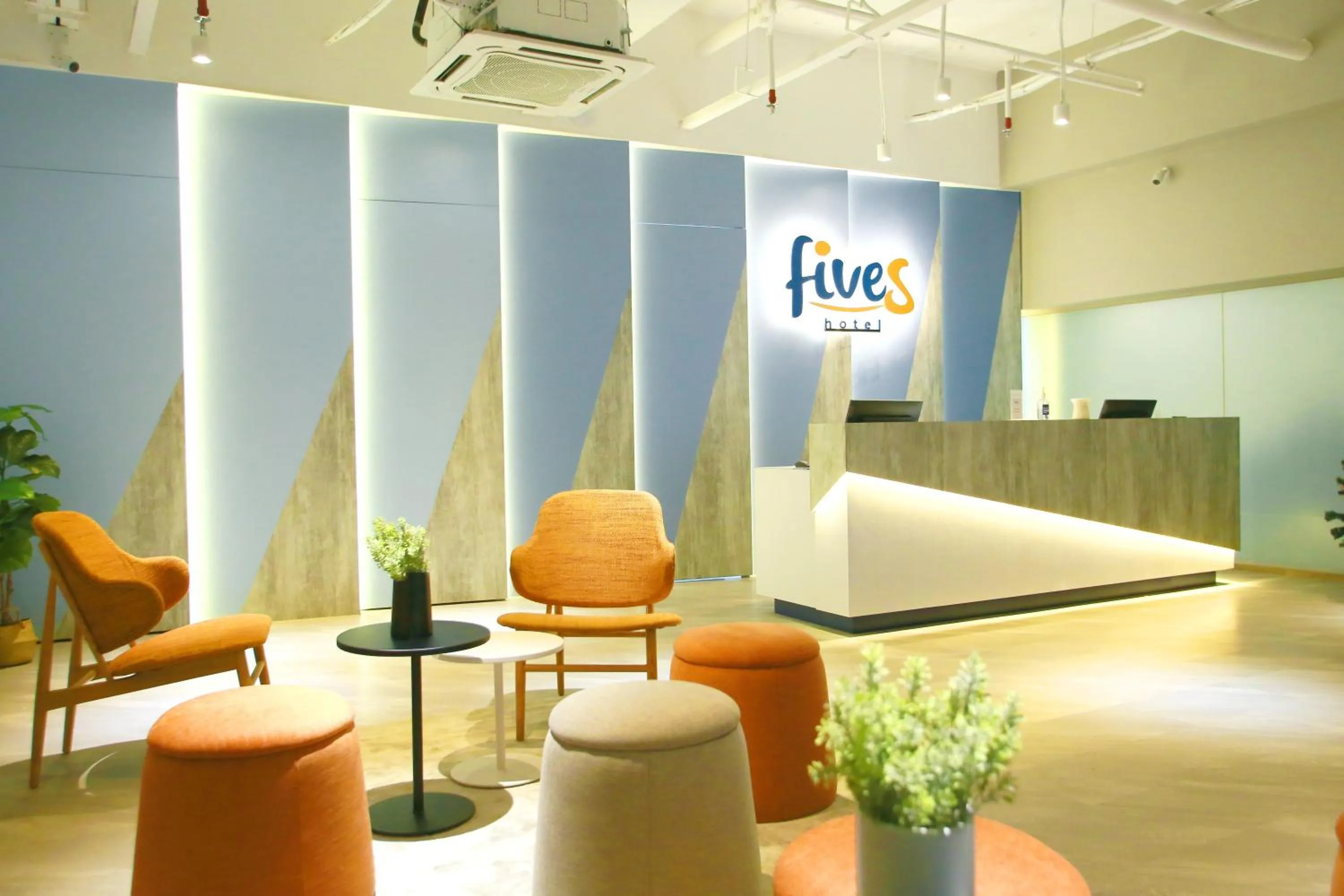 Lobby or reception in Fives Hotel DNP