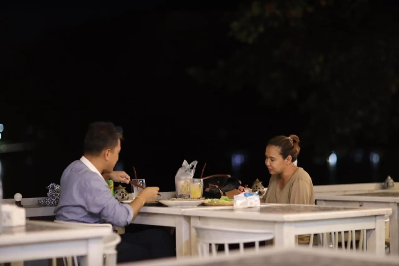 Restaurant/places to eat in We House River View