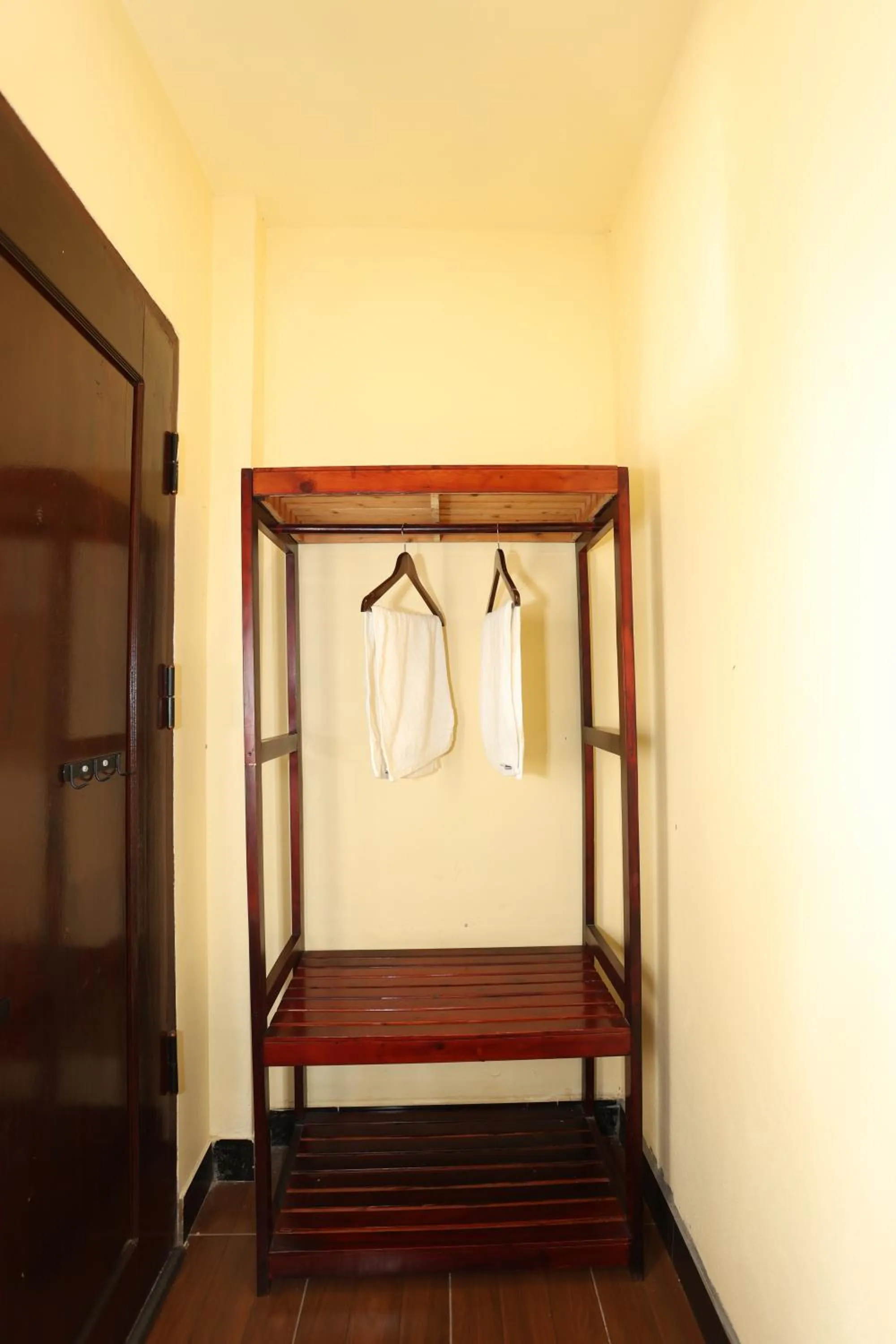 wardrobe, Bed in We House River View